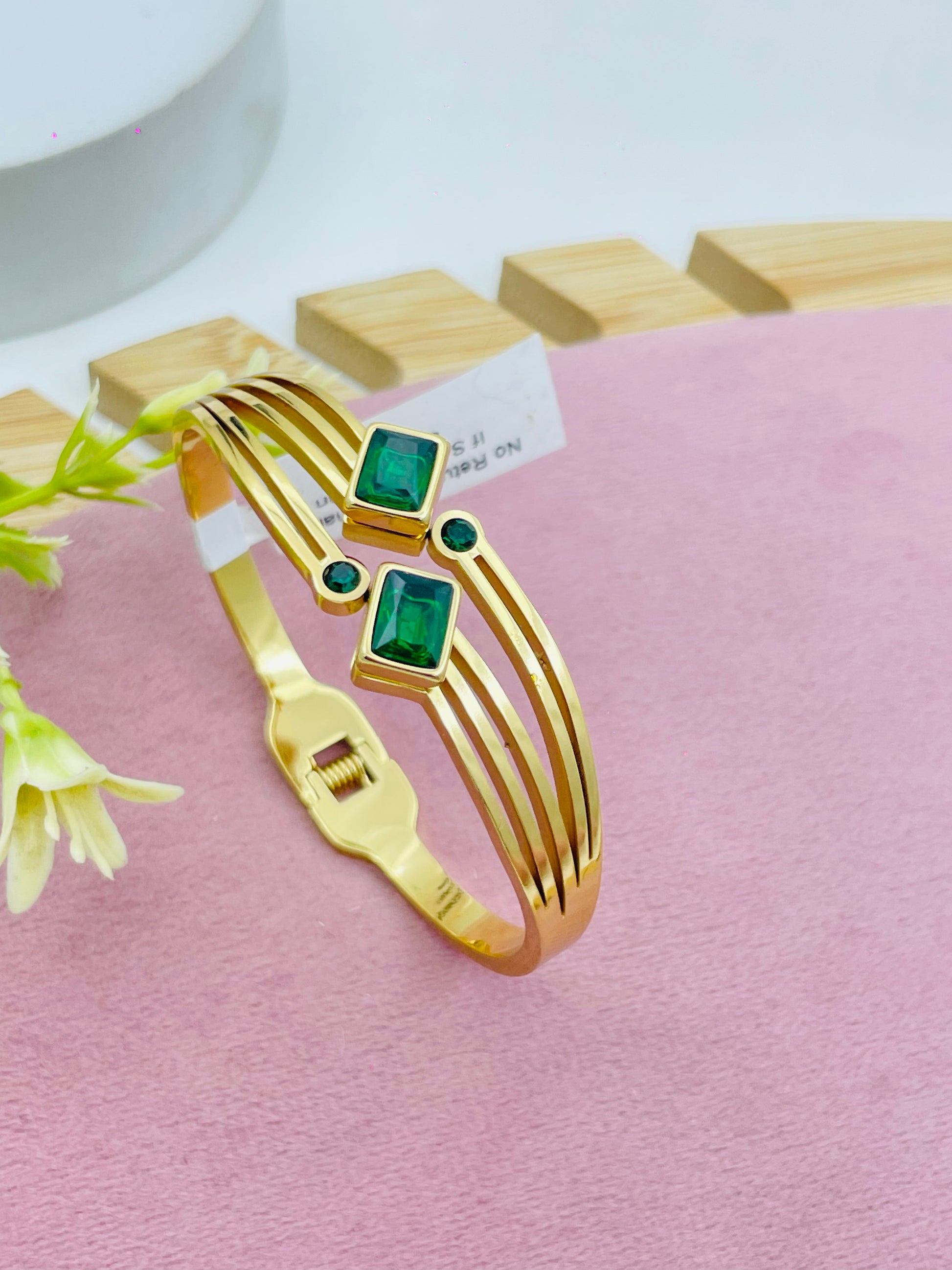 Elegant Gold Bangle with Emerald Stones