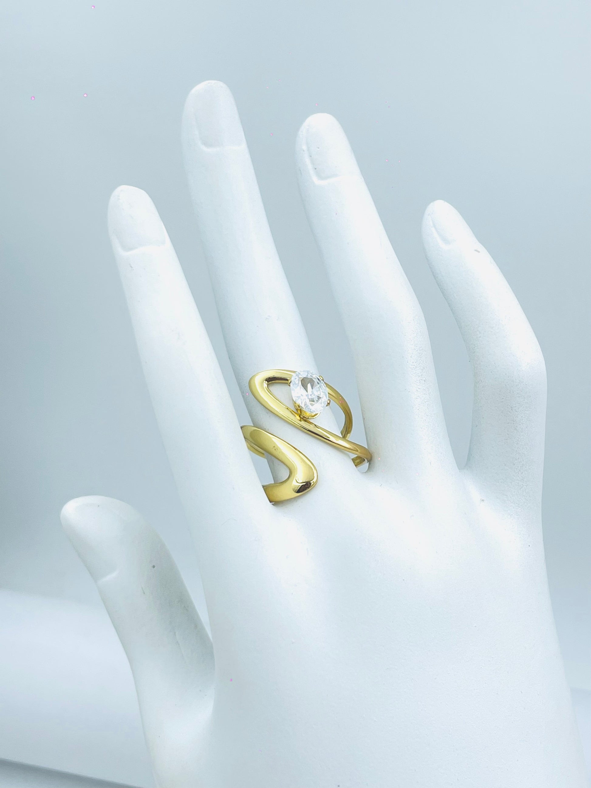Elegant Gold Swirl Solitaire Ring with Crystal Accent