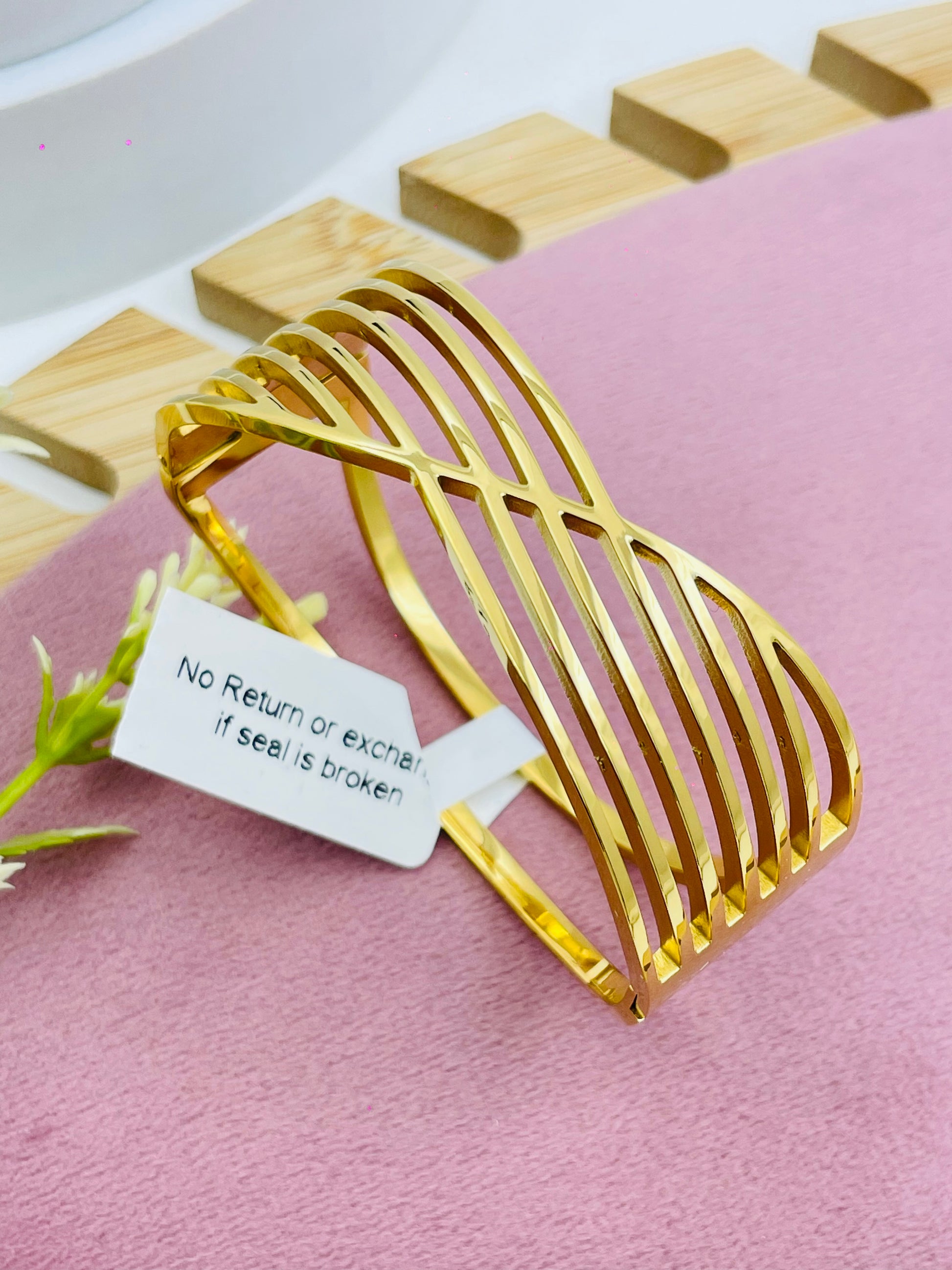 Elegant Gold Geometric Cuff Bracelet for Women
