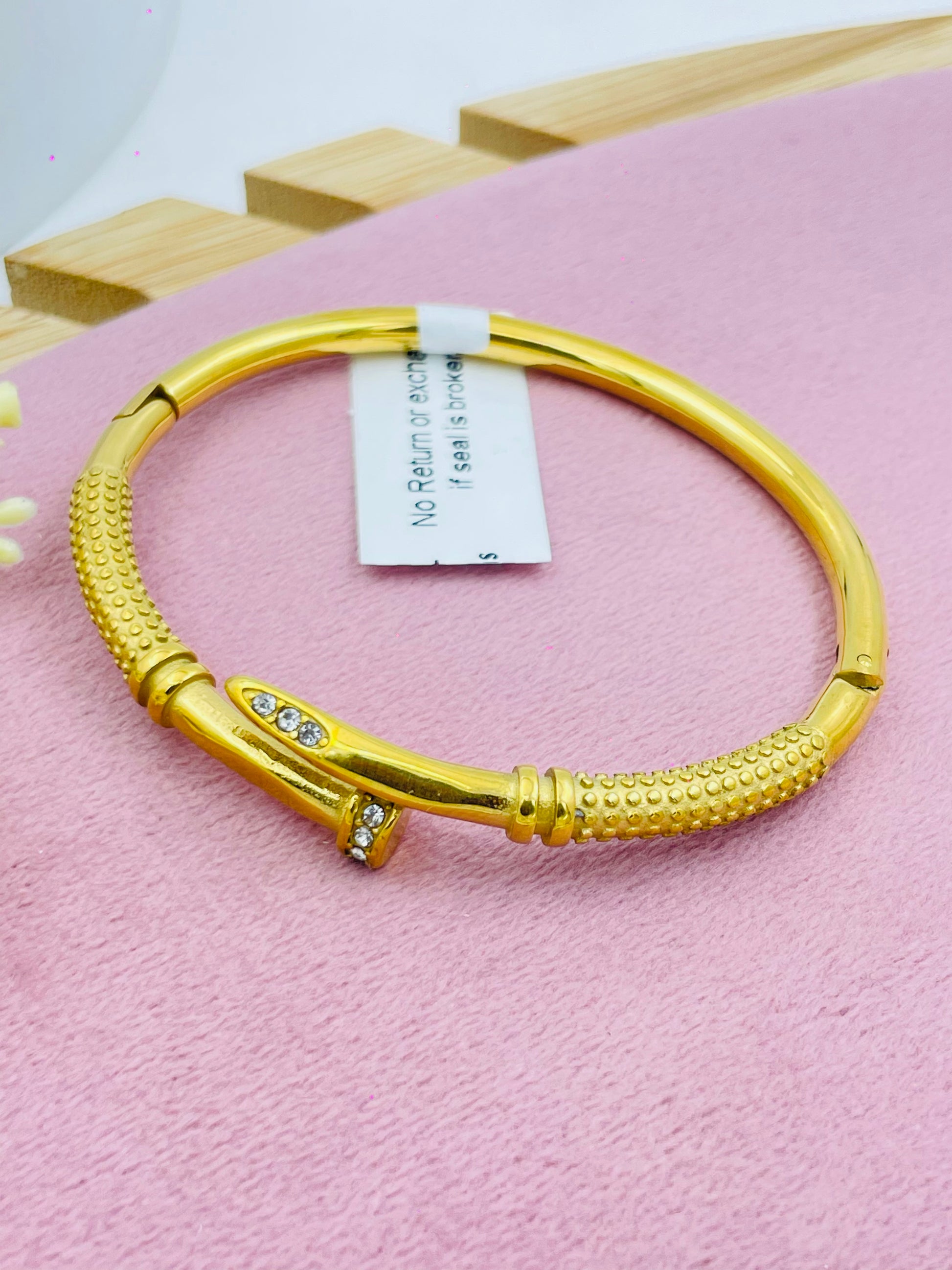 Stylish Elegant Gold Bangle with Diamond Accents
