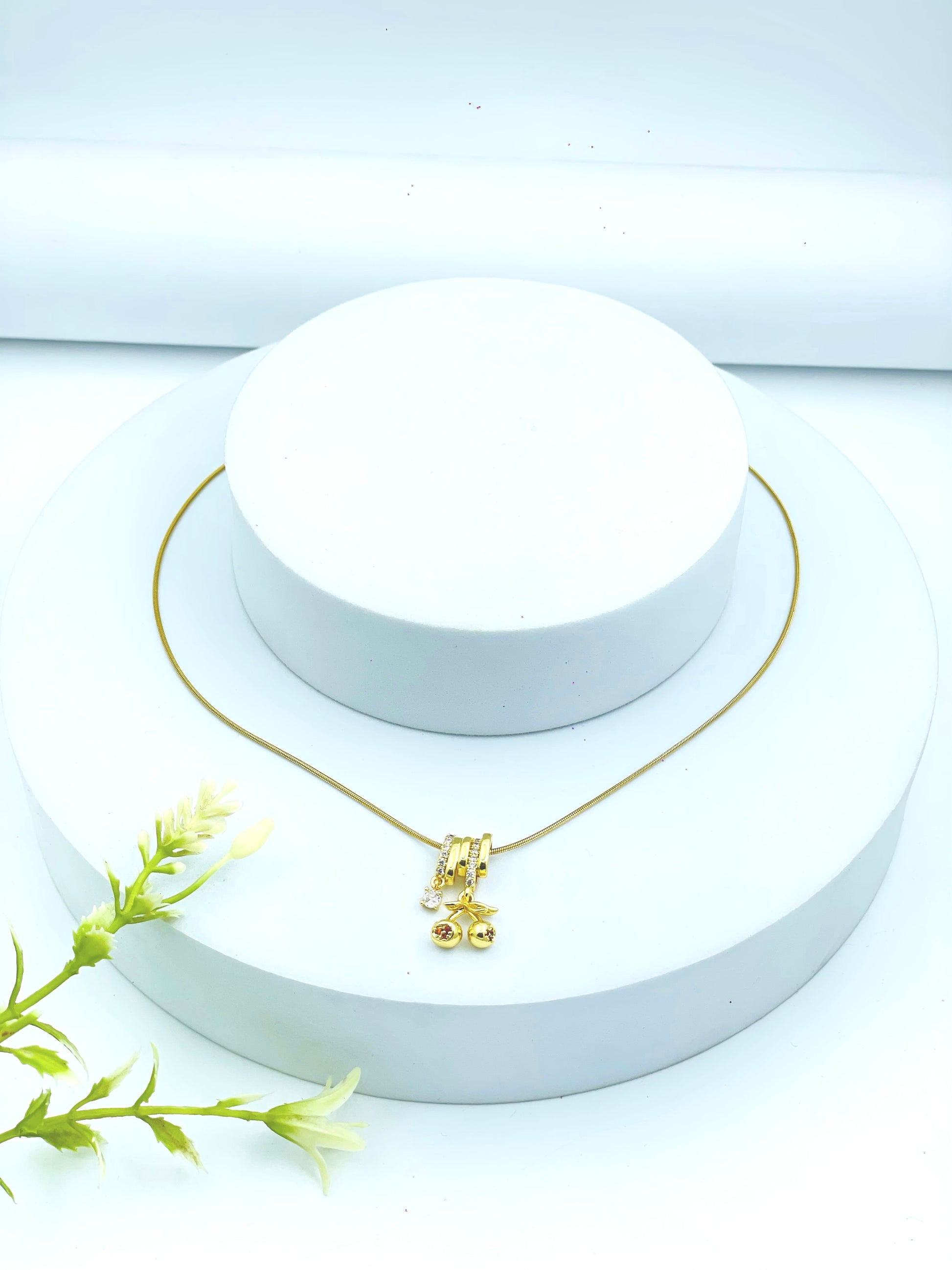 Elegant Gold Plated Leaf Pendant Necklace