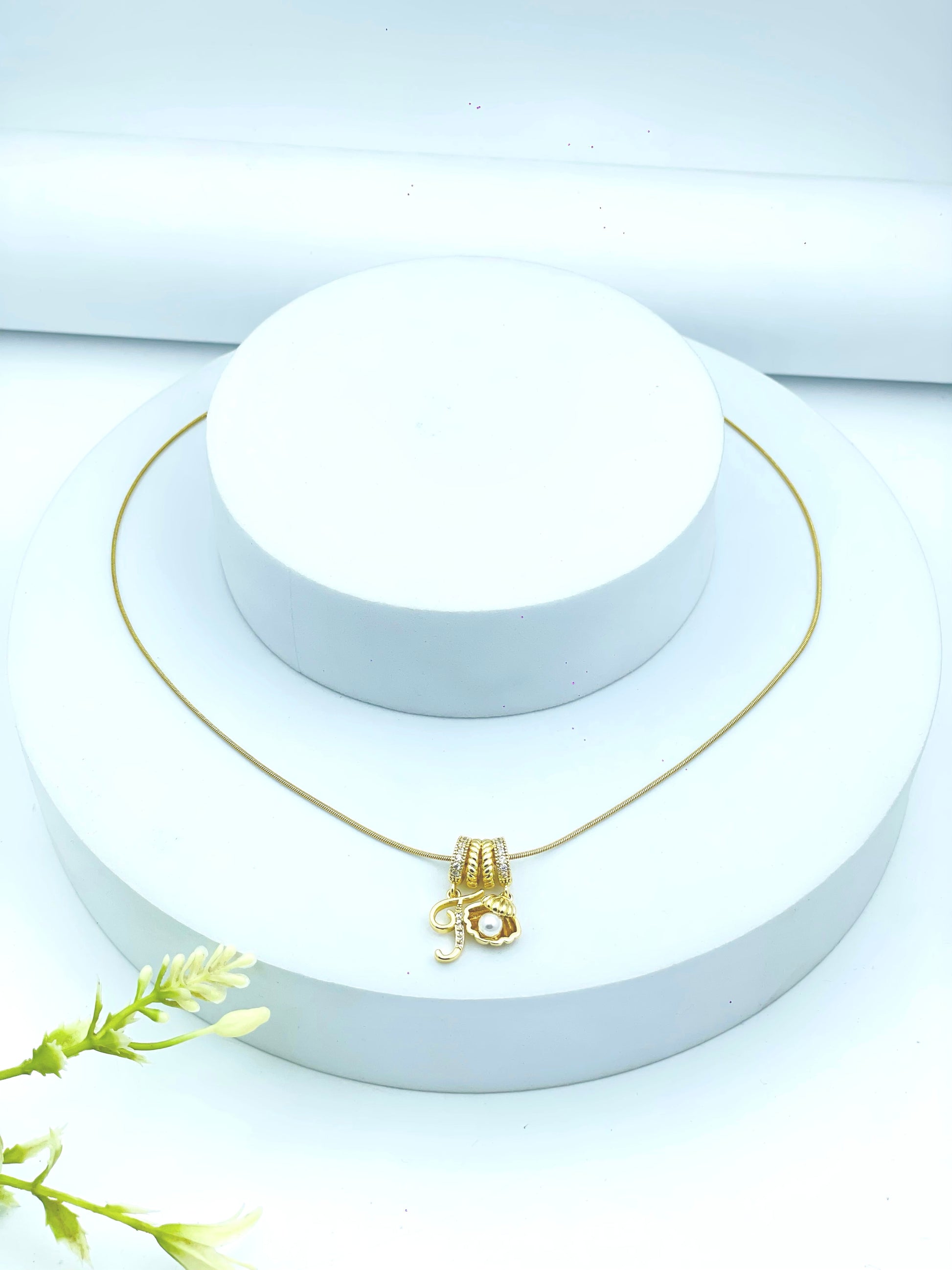 Elegant Gold Pendant Necklace for Women