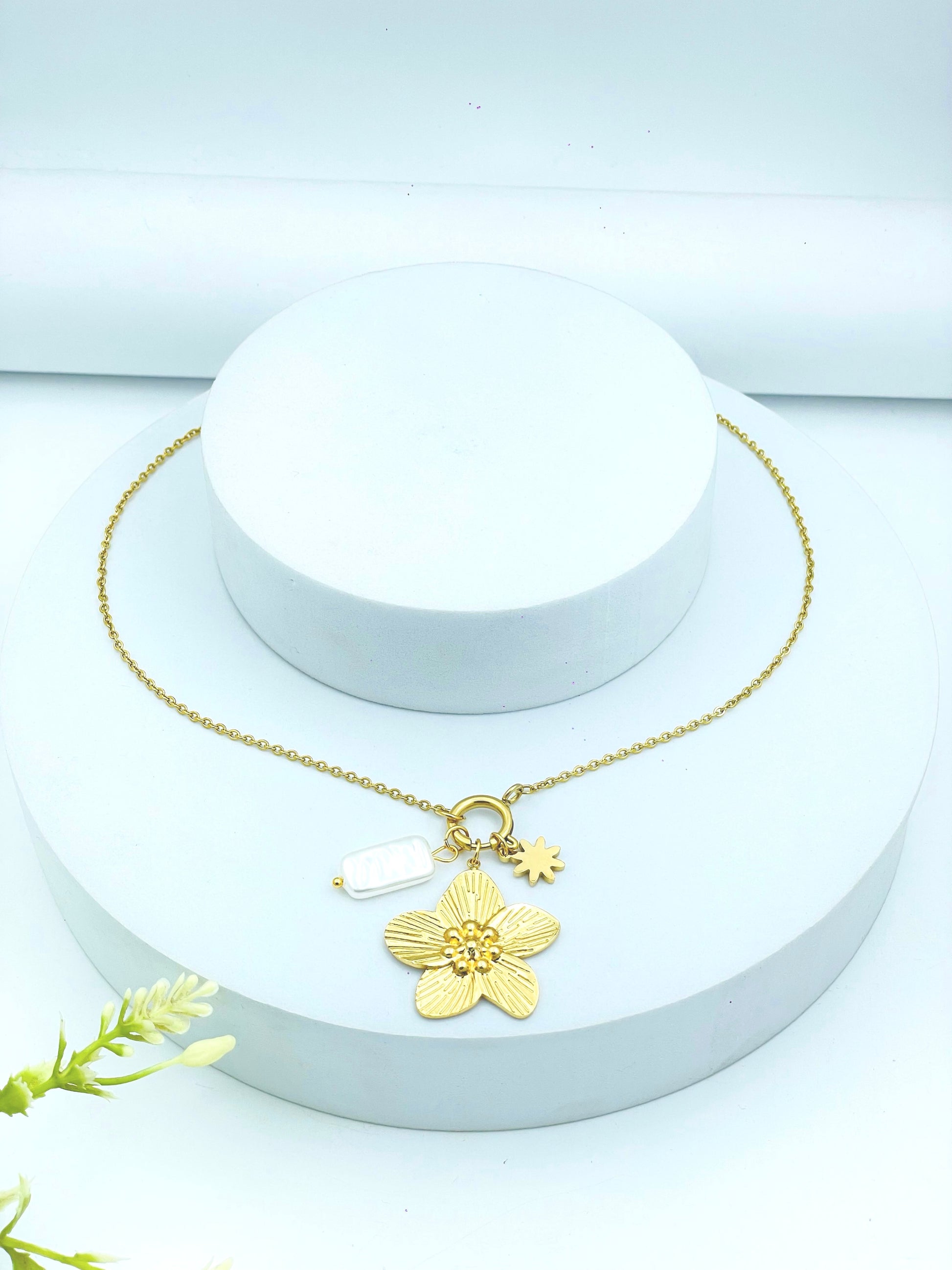 Elegant Gold Plated Flower Pendant Necklace