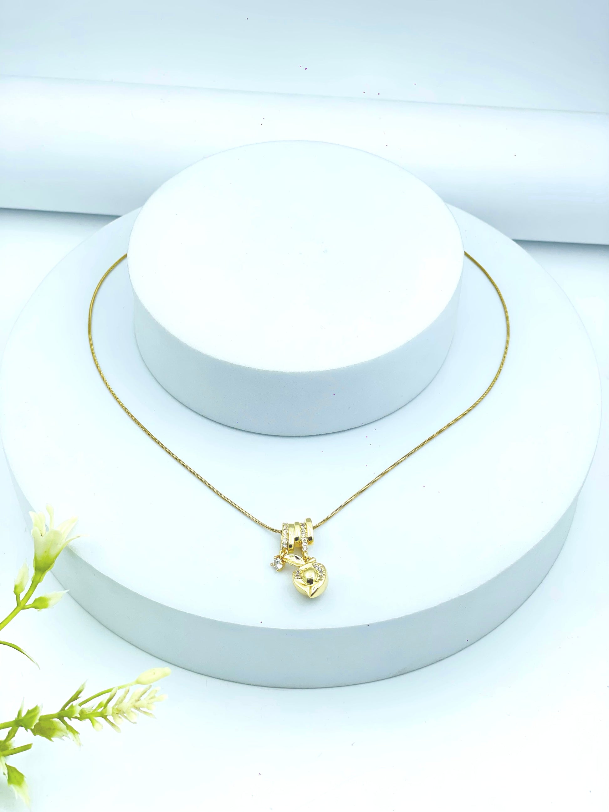 Elegant Gold Pendant Necklace  Perfect for Any Occasion