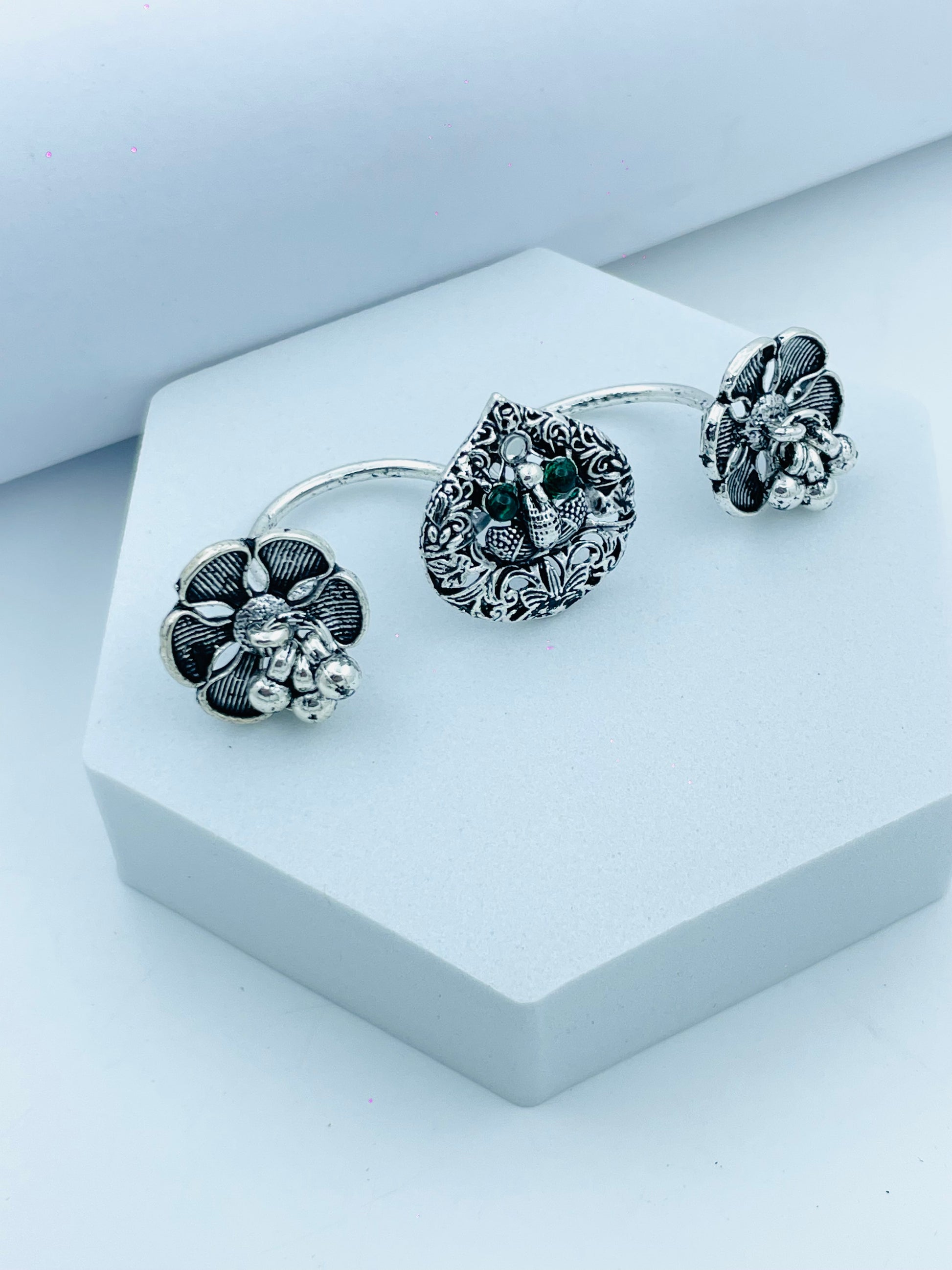 Elegant Vintage Flower Design Silver Ring