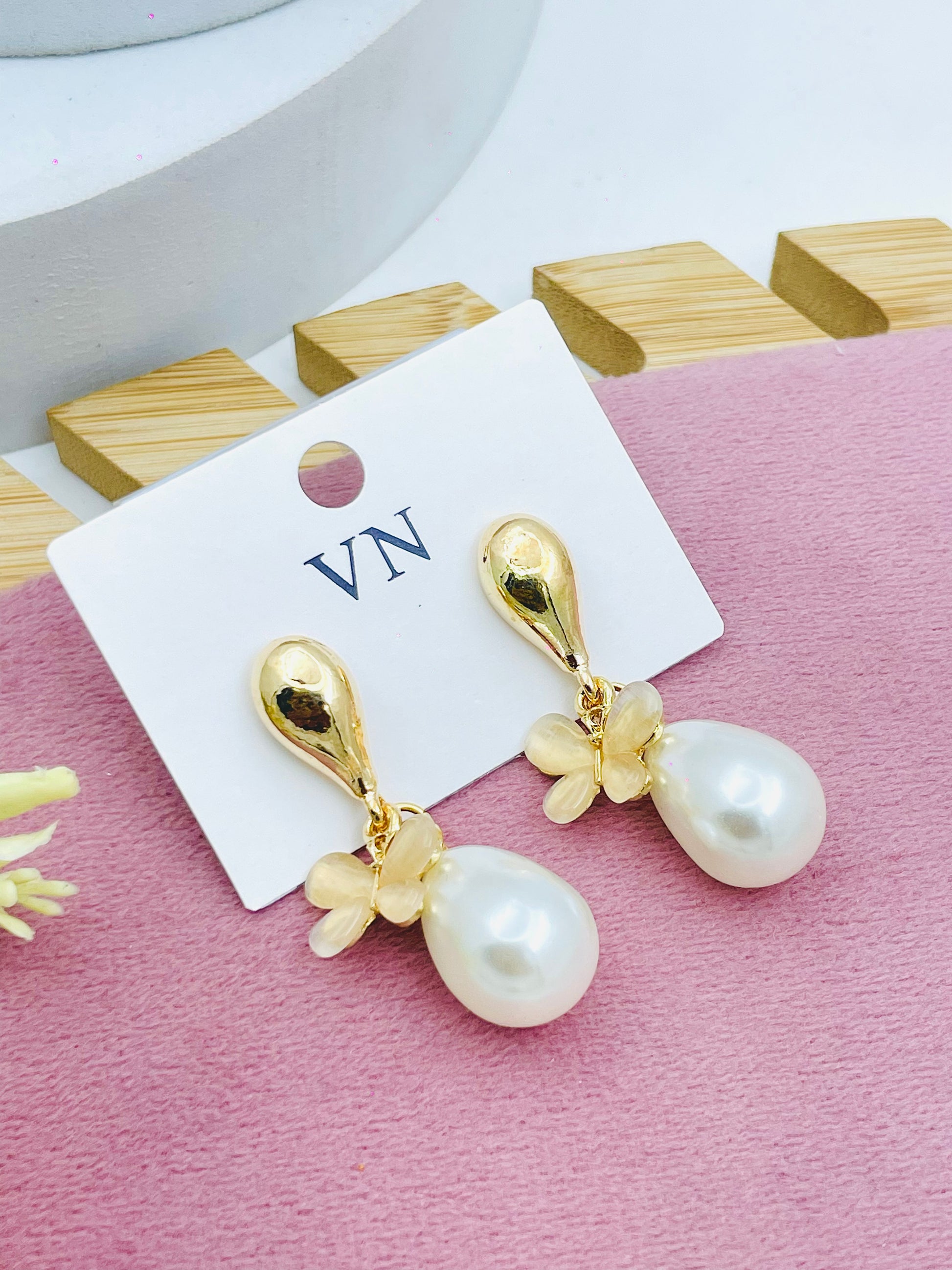 Elegant Gold Teardrop Pearl Earrings