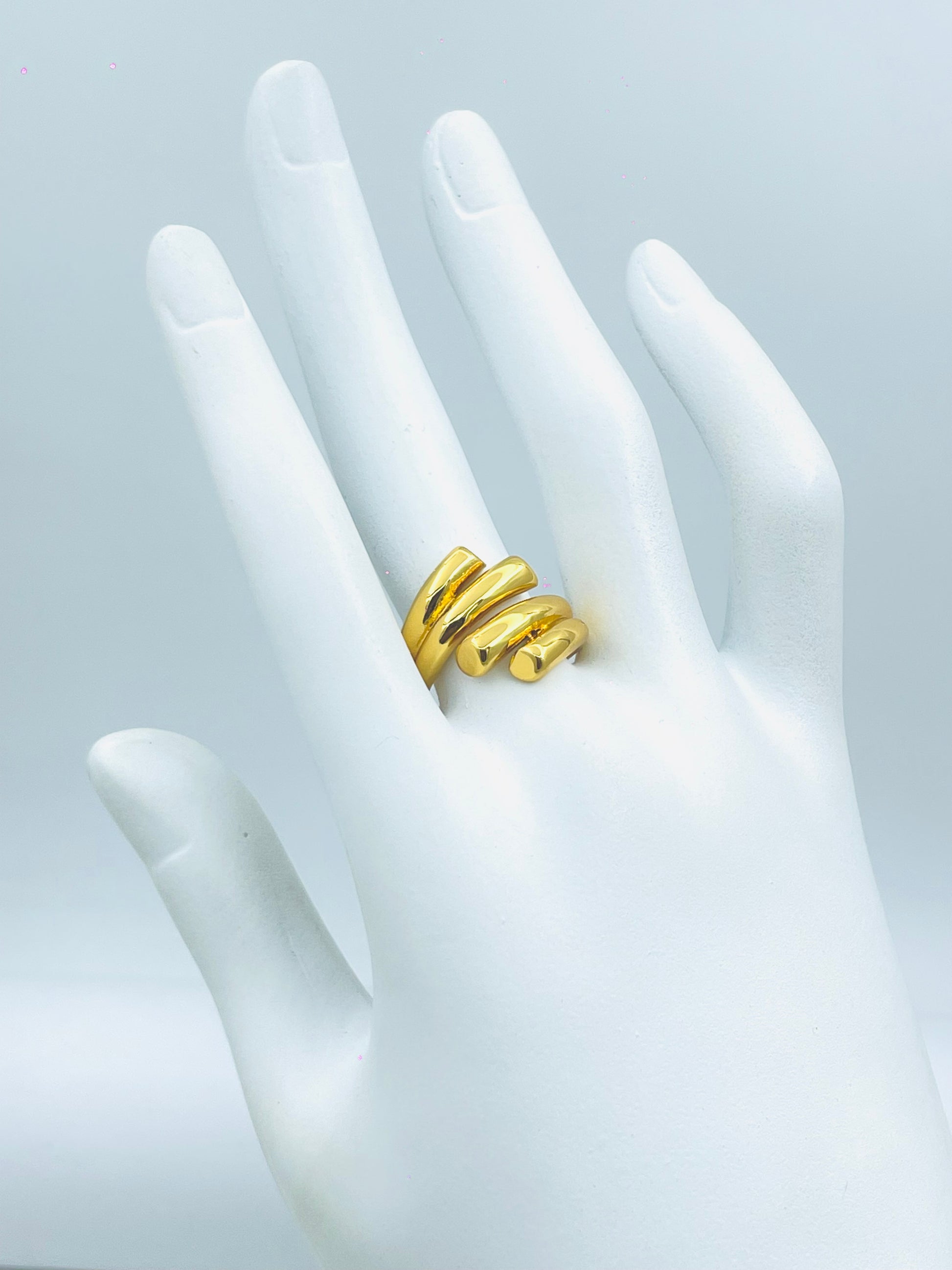 Elegant Gold Spiral Ring  Fashion Jewelry