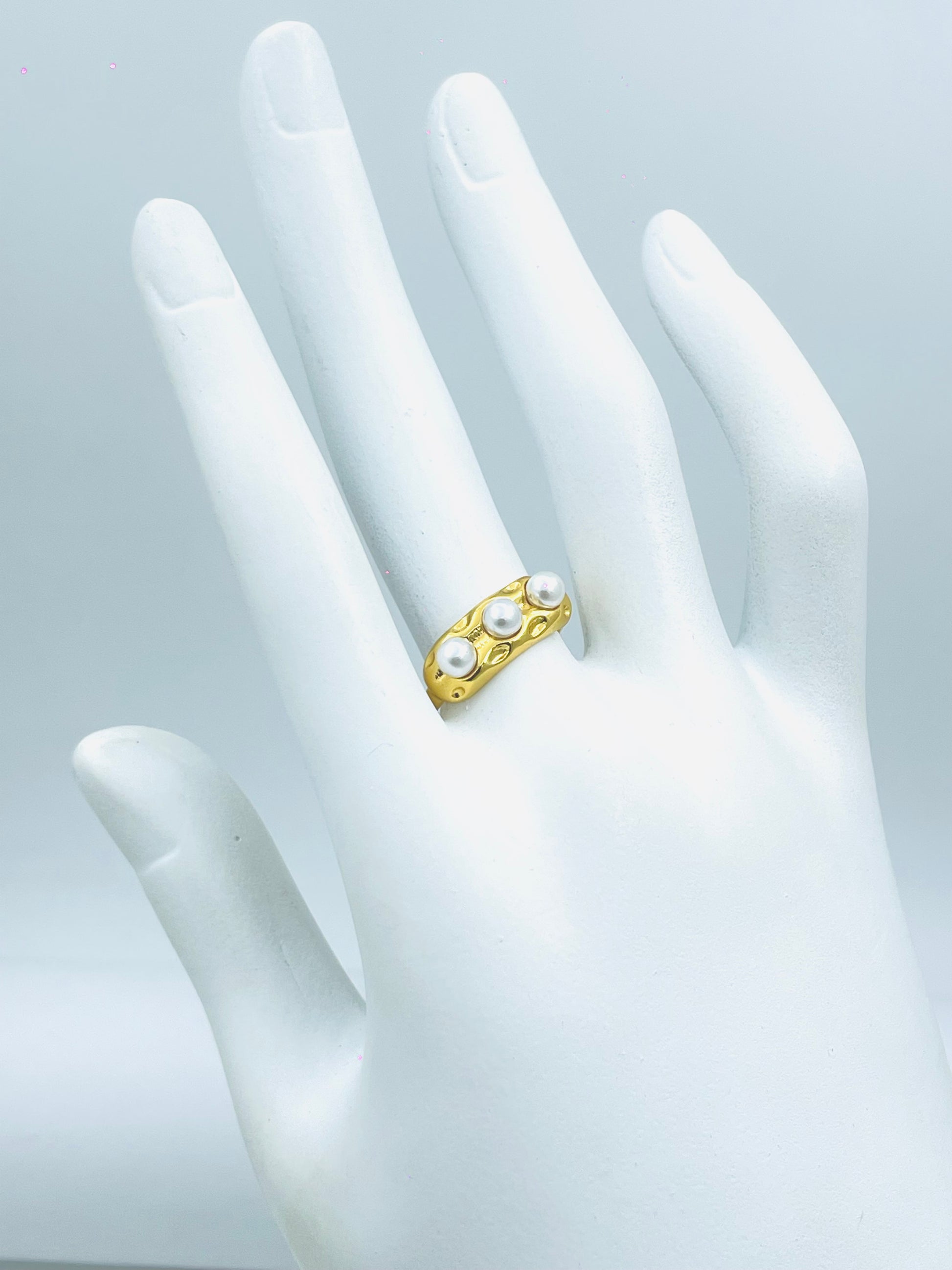 Elegant Gold Band Ring with Pearls