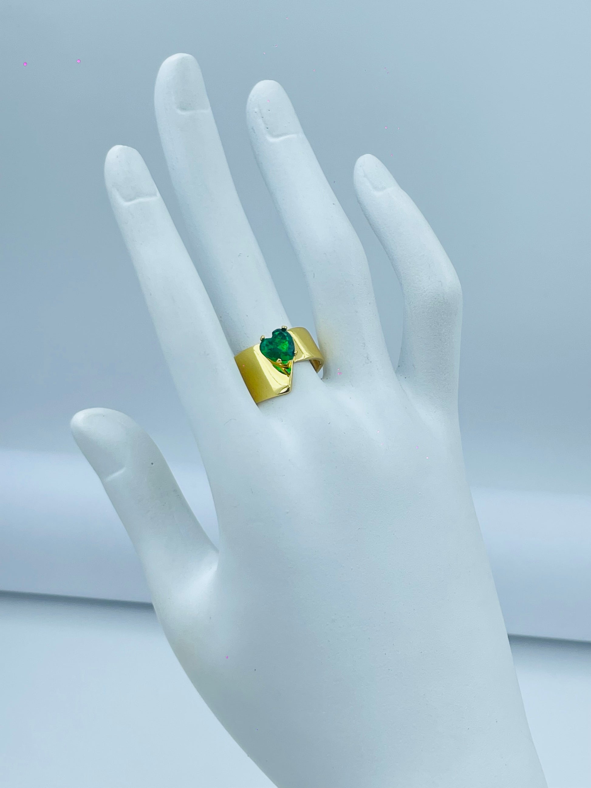 Elegant Gold Band Ring with Green Gemstone