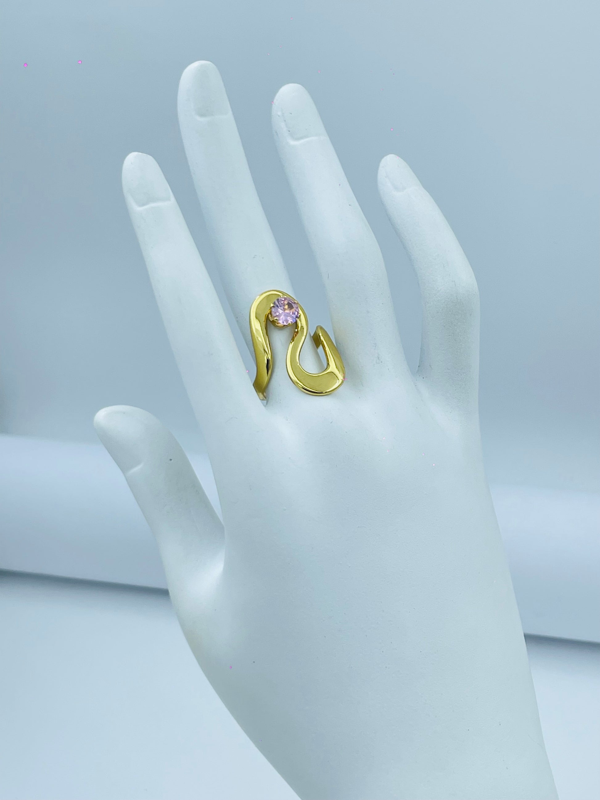 Elegant Gold Wave Ring with Pink Gemstone