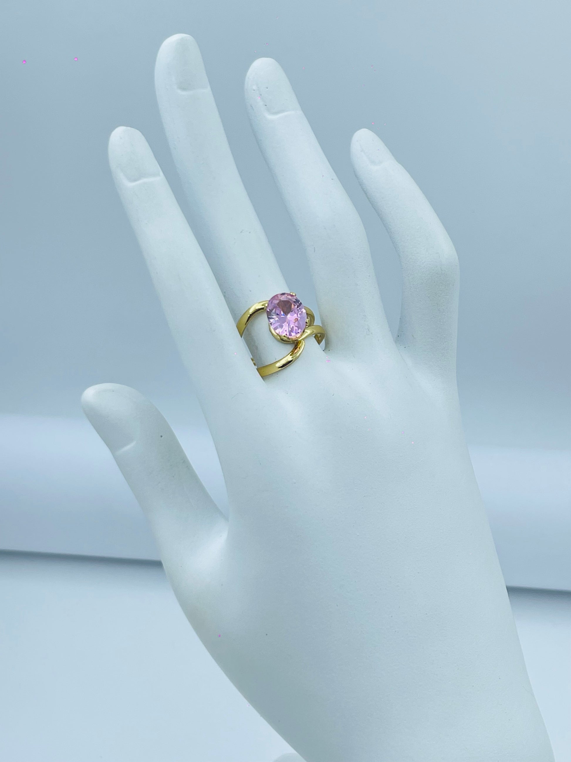 Elegant Gold Ring with Pink Gemstone