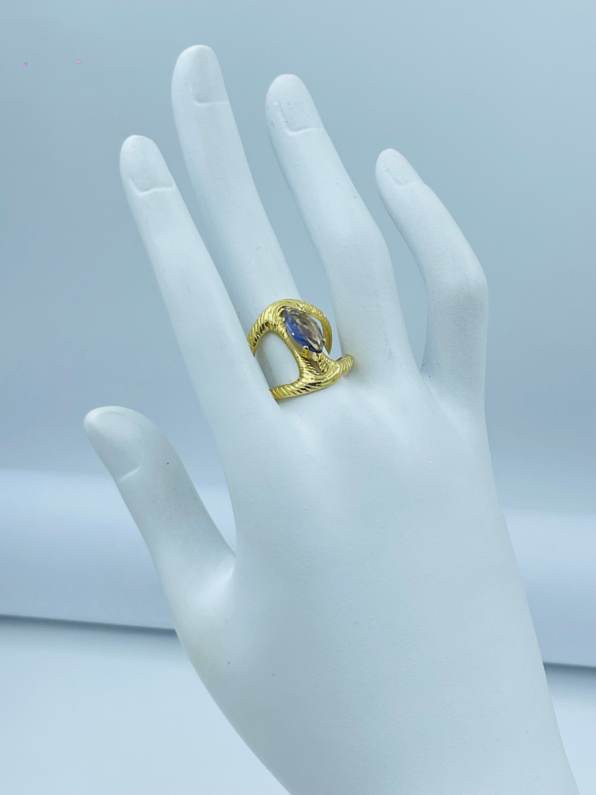 Elegant Gold Twisted Band Ring with Purple Gemstone