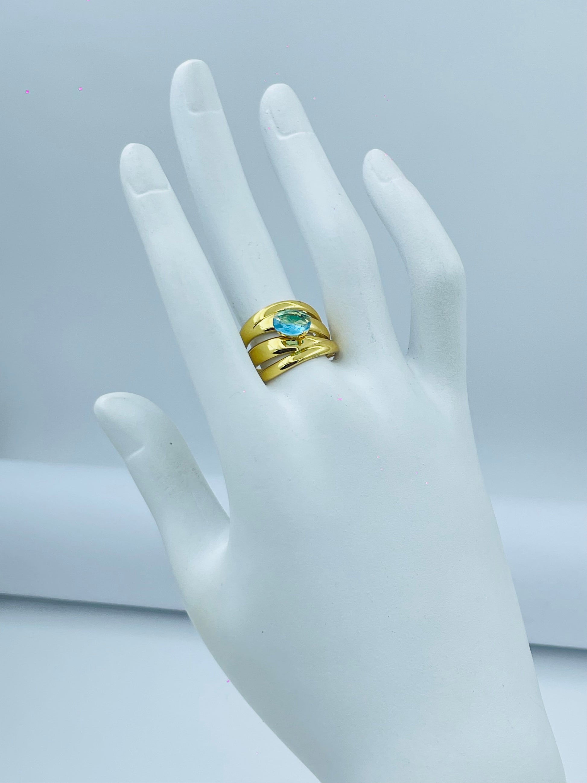 Elegant Gold Band Ring with Blue Gemstone