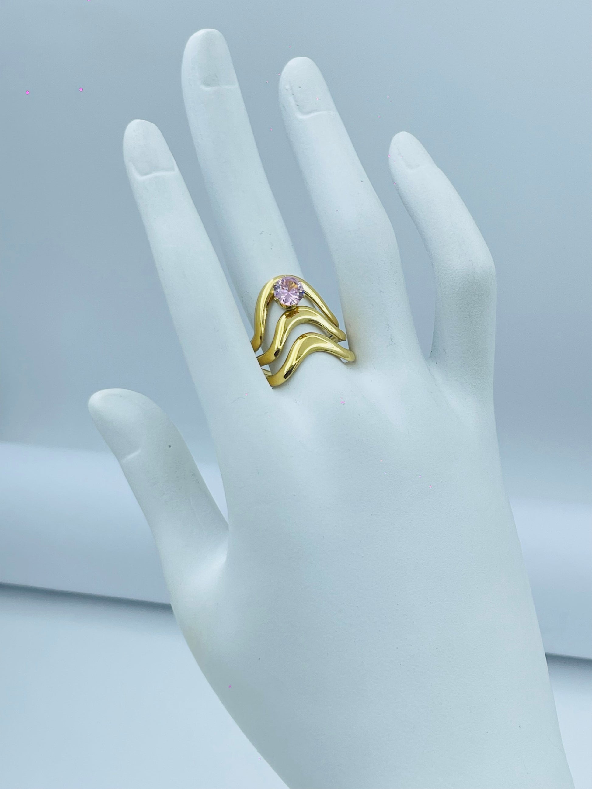 Elegant Gold Wave Ring with Pink Gemstone