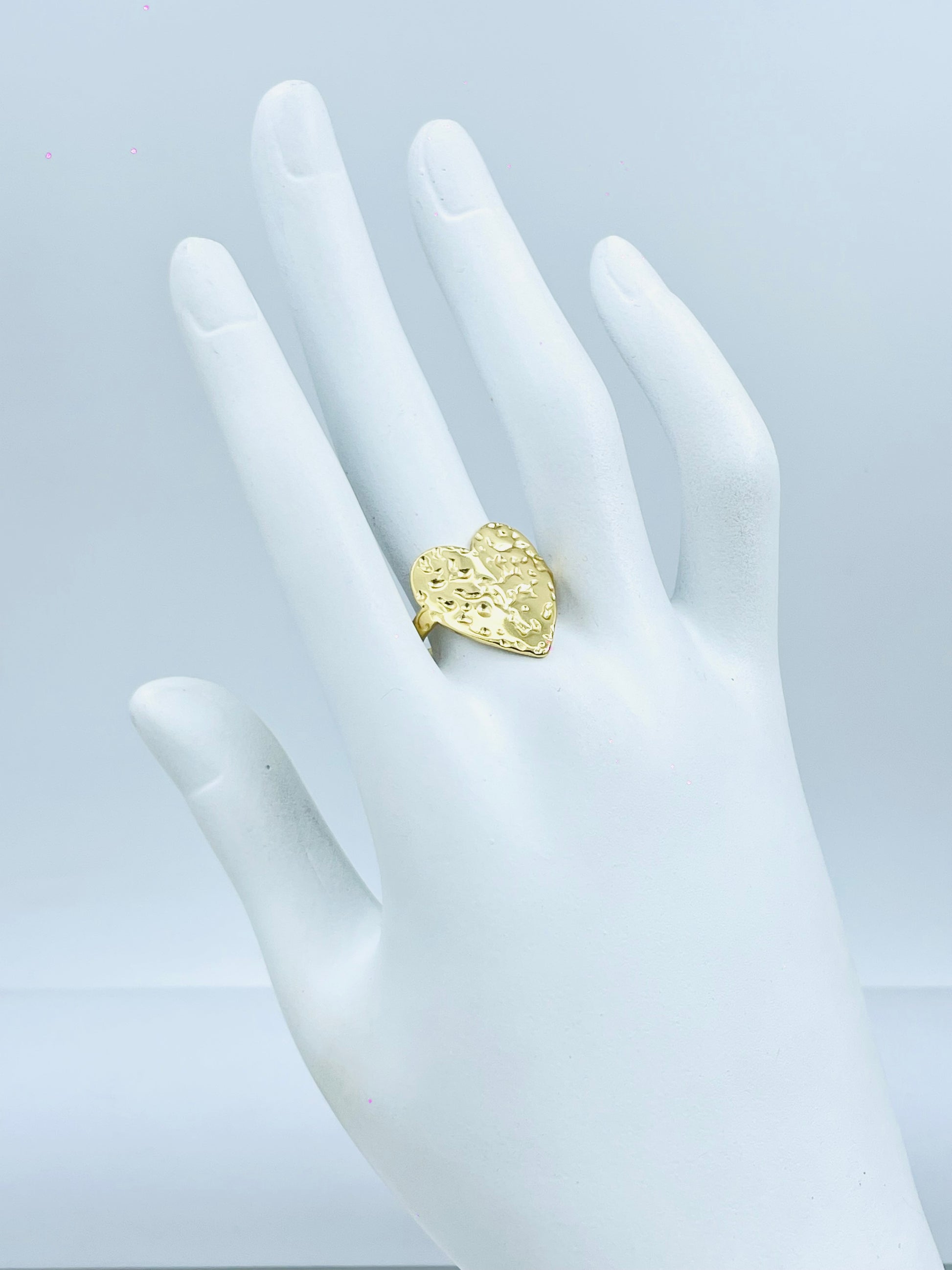 Elegant Gold Heart Ring  Perfect Gift for Loved Ones