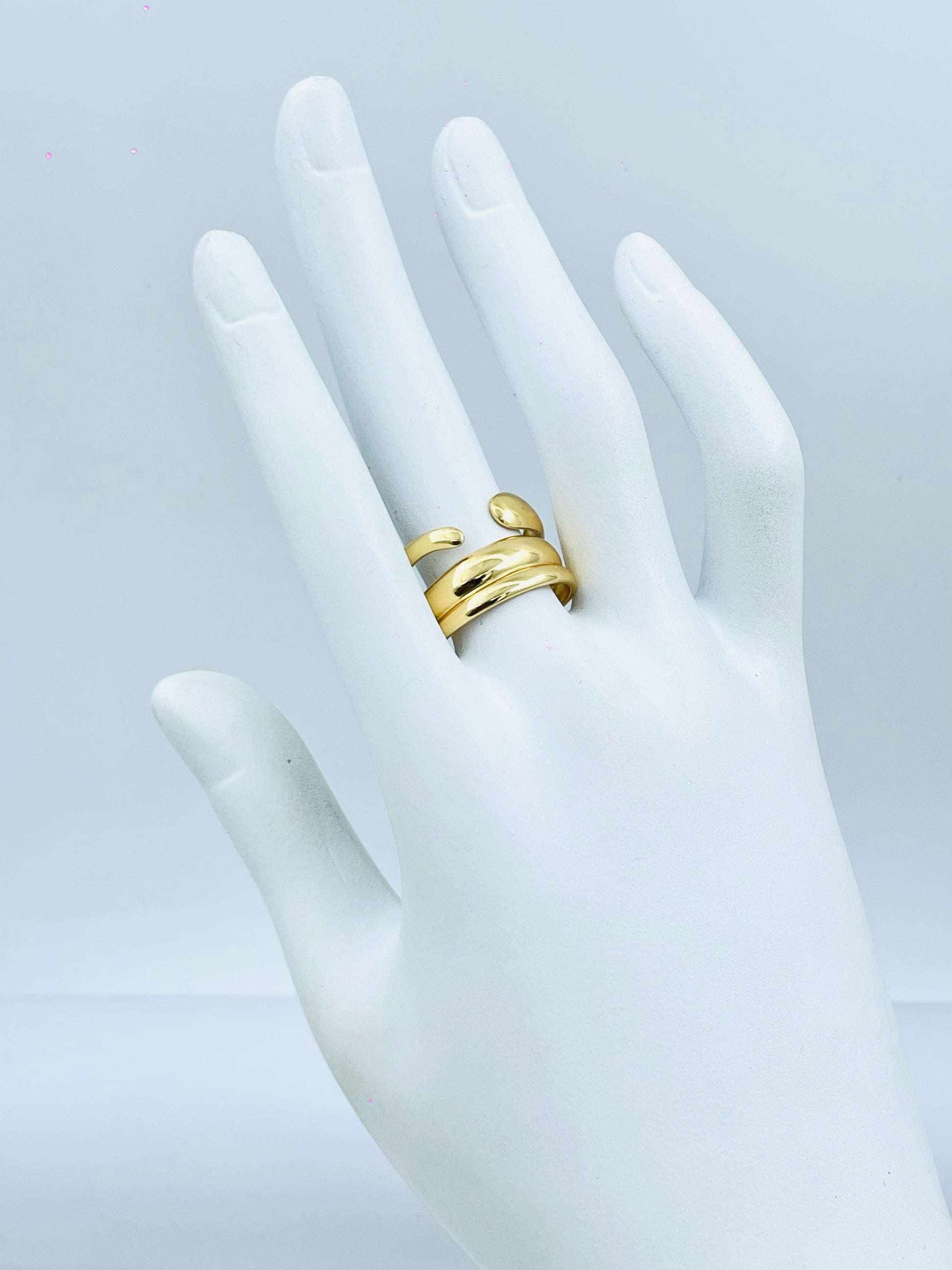 Elegant Gold WrapAround Ring  Perfect for Any Occasion