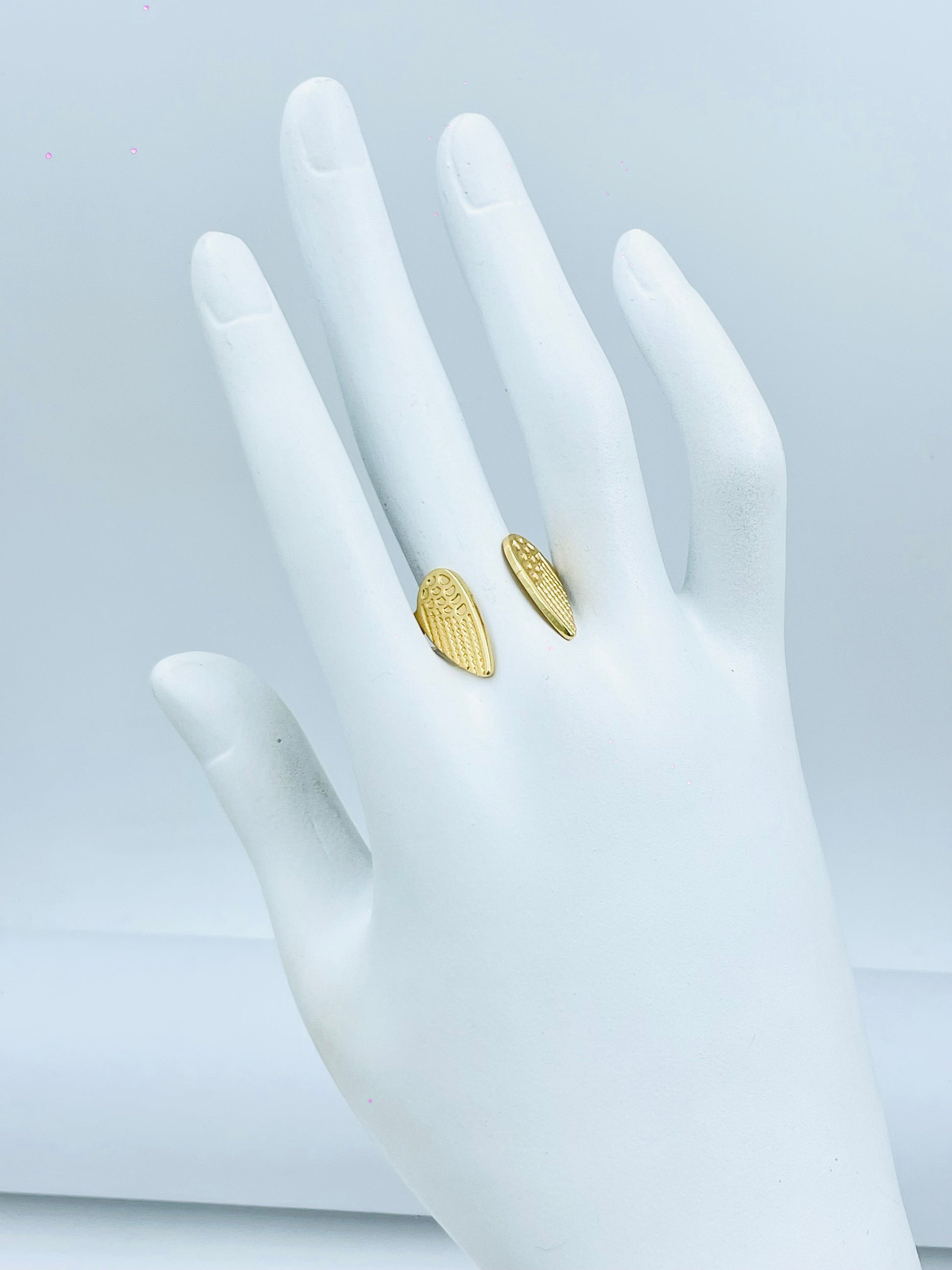 Elegant Gold Plated Leaf Design Ring for Women