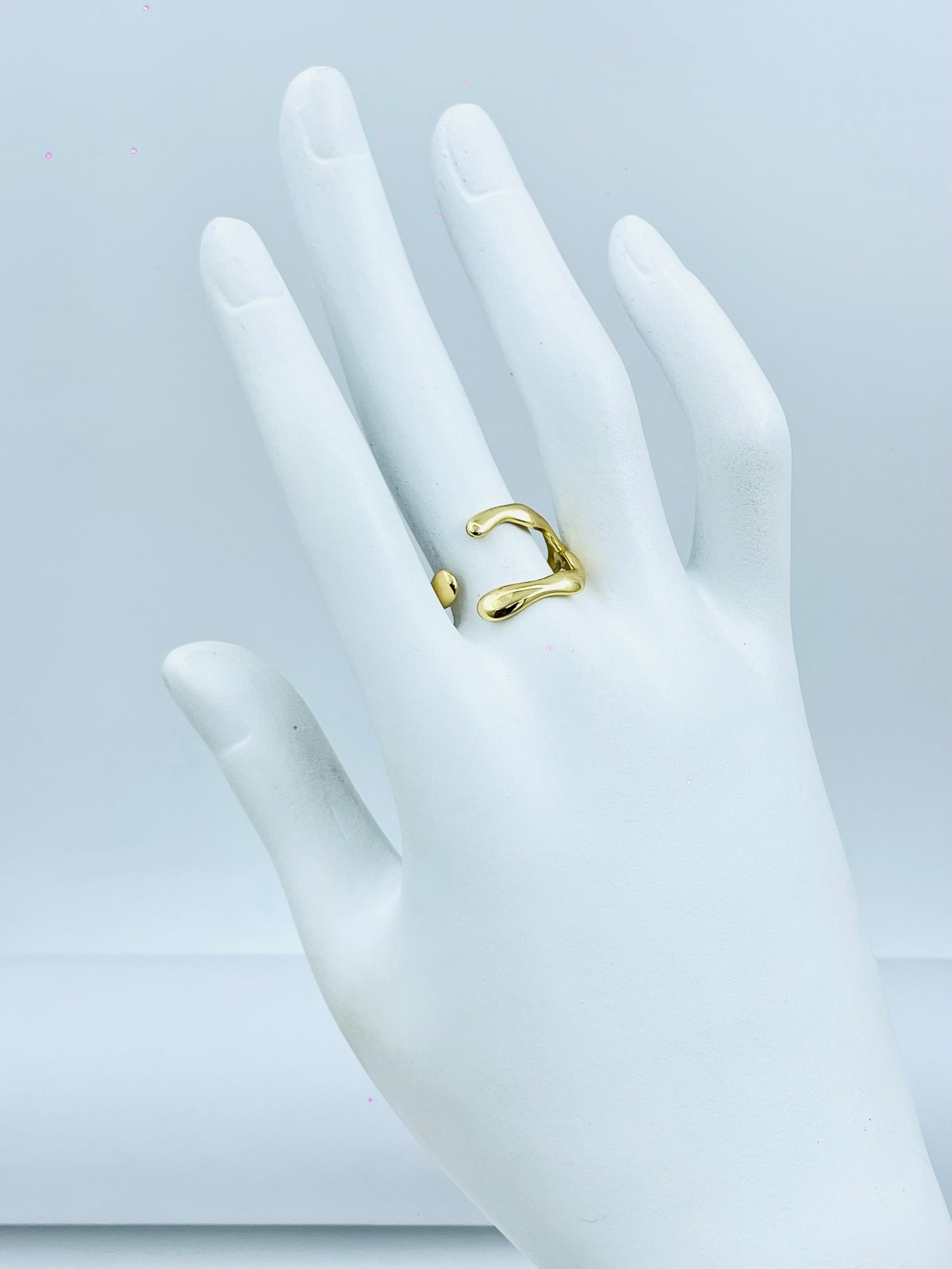 Elegant Gold Open Band Ring for a Stylish Look