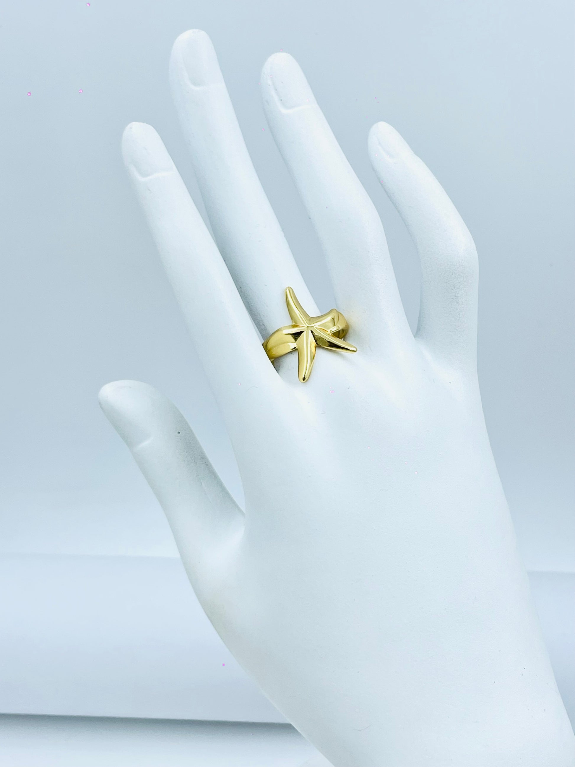 Elegant Gold Starfish Ring  Luxury Jewelry