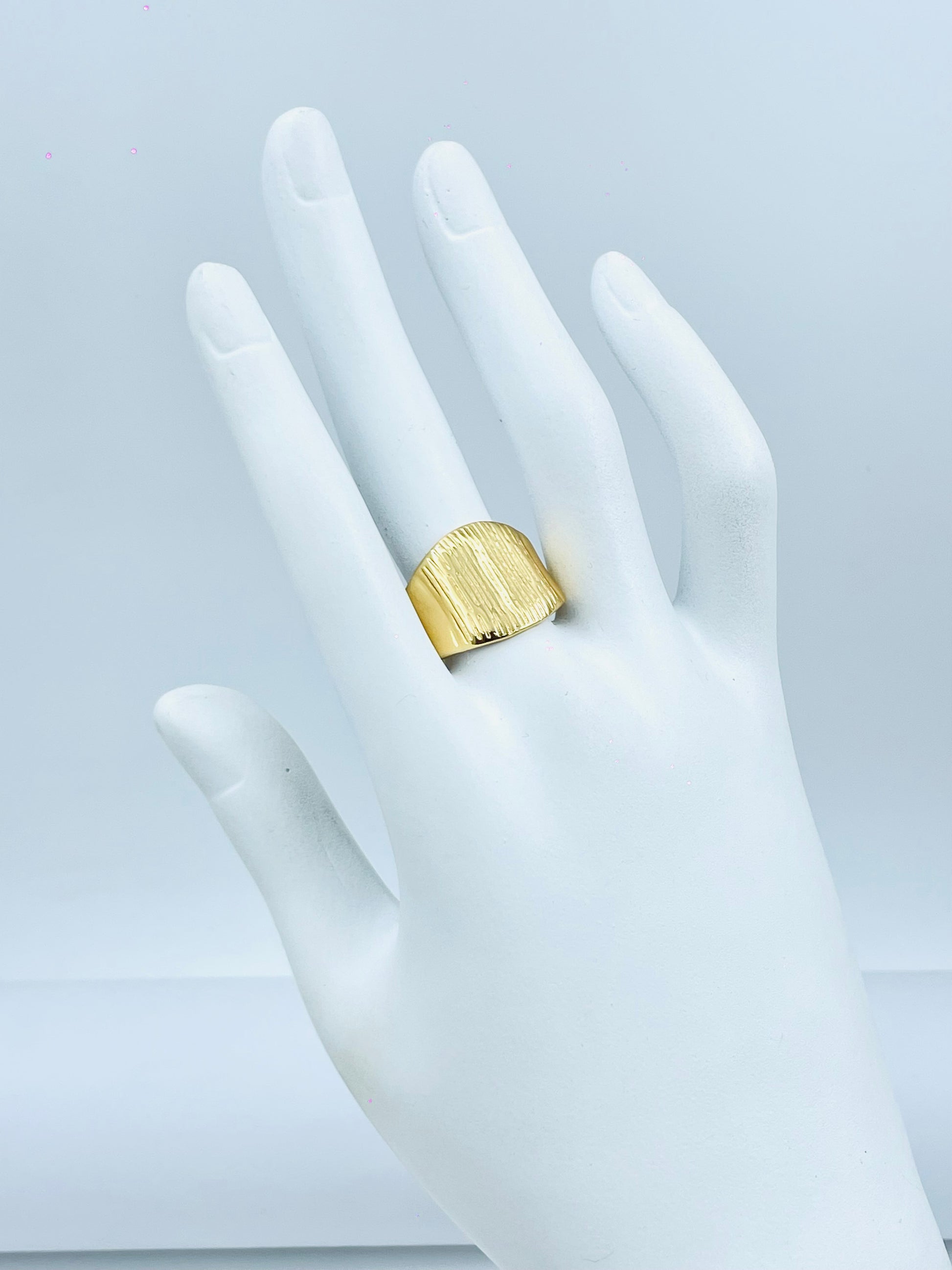 Elegant Gold Textured Band Ring  Stylish and Sophisticated