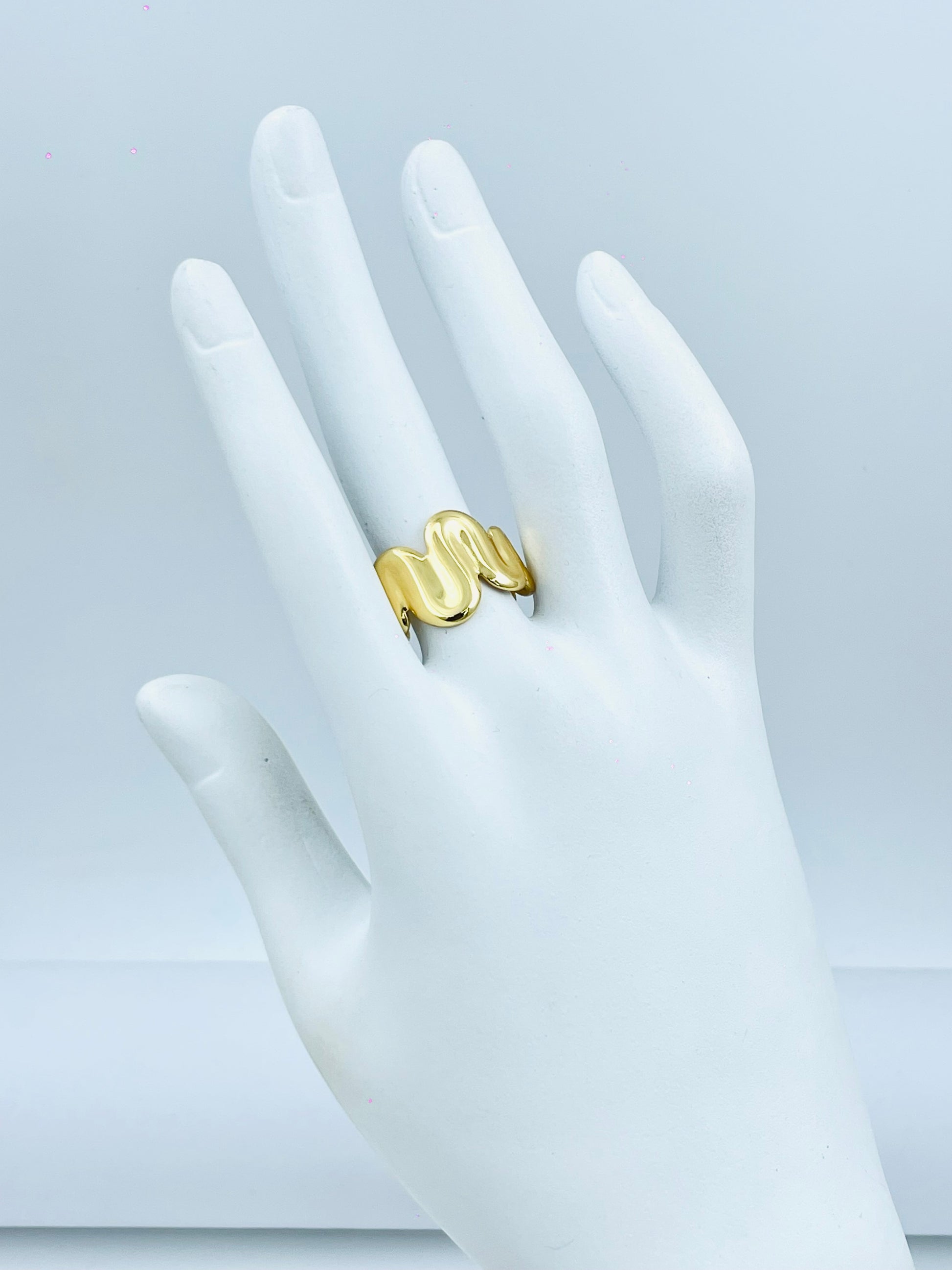 Stylish Gold Wave Ring  Elegant Jewelry