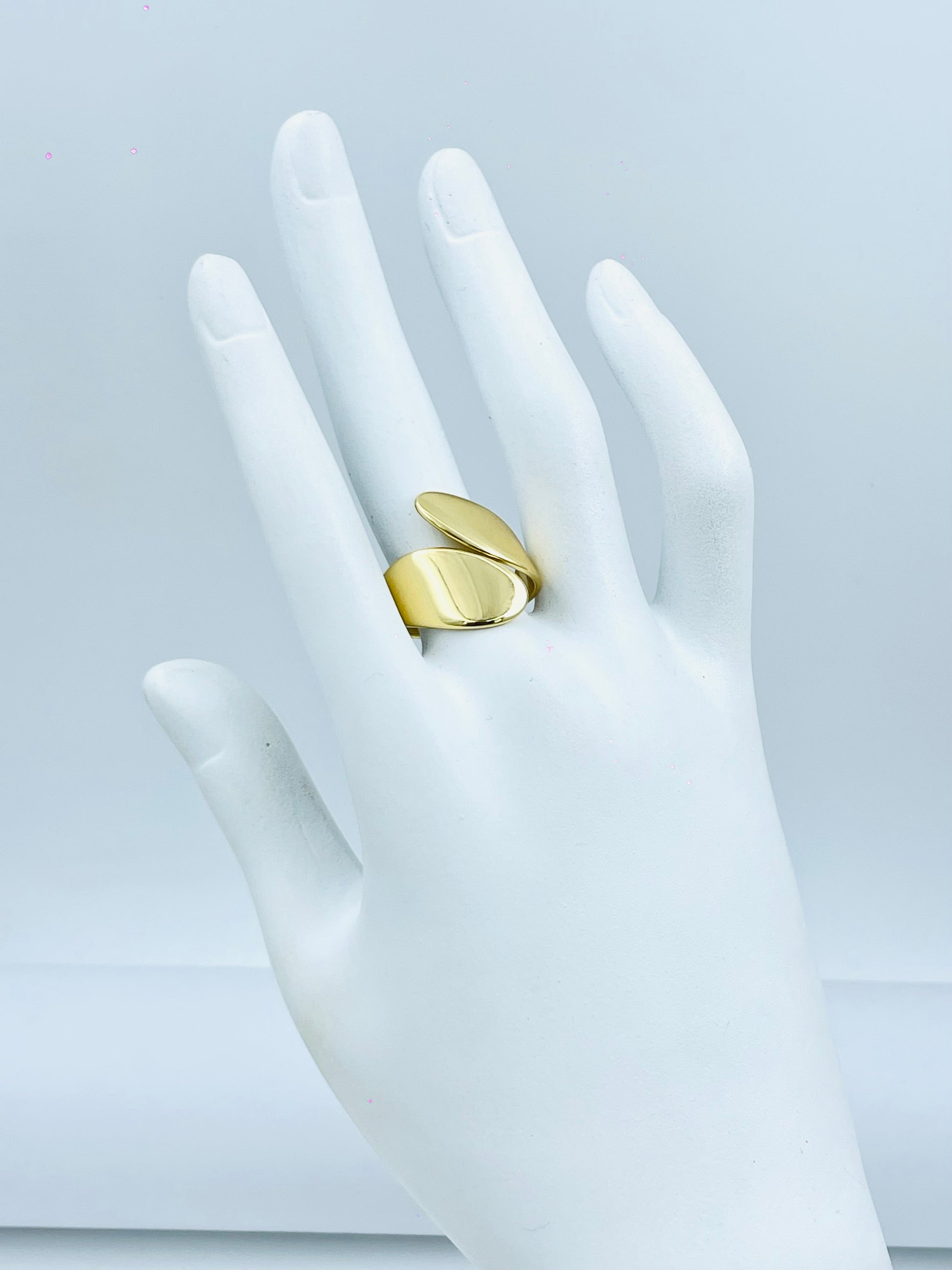 Elegant Gold Statement Ring for Women