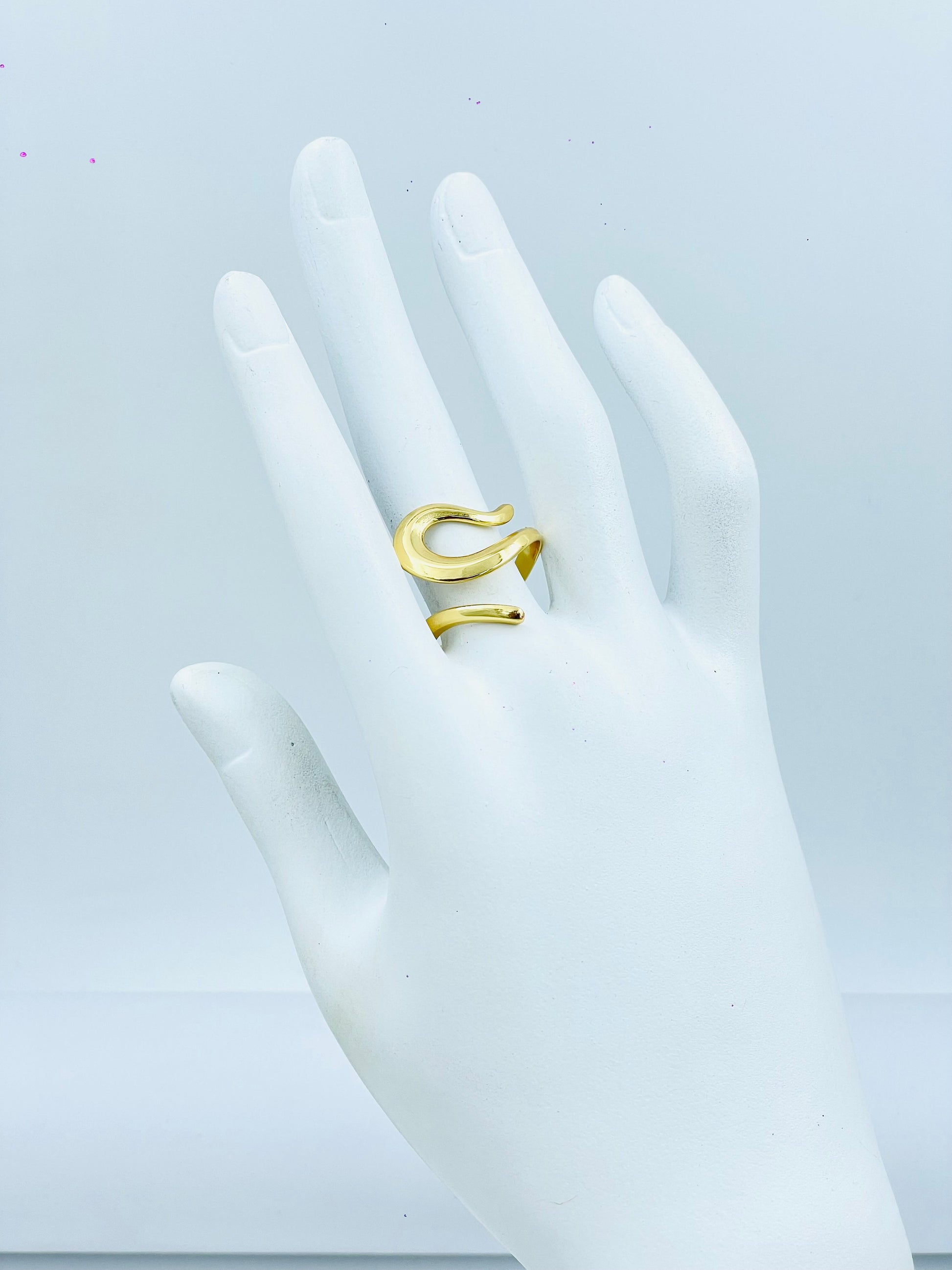 Elegant Sleek Gold Wave Ring  Modern Design