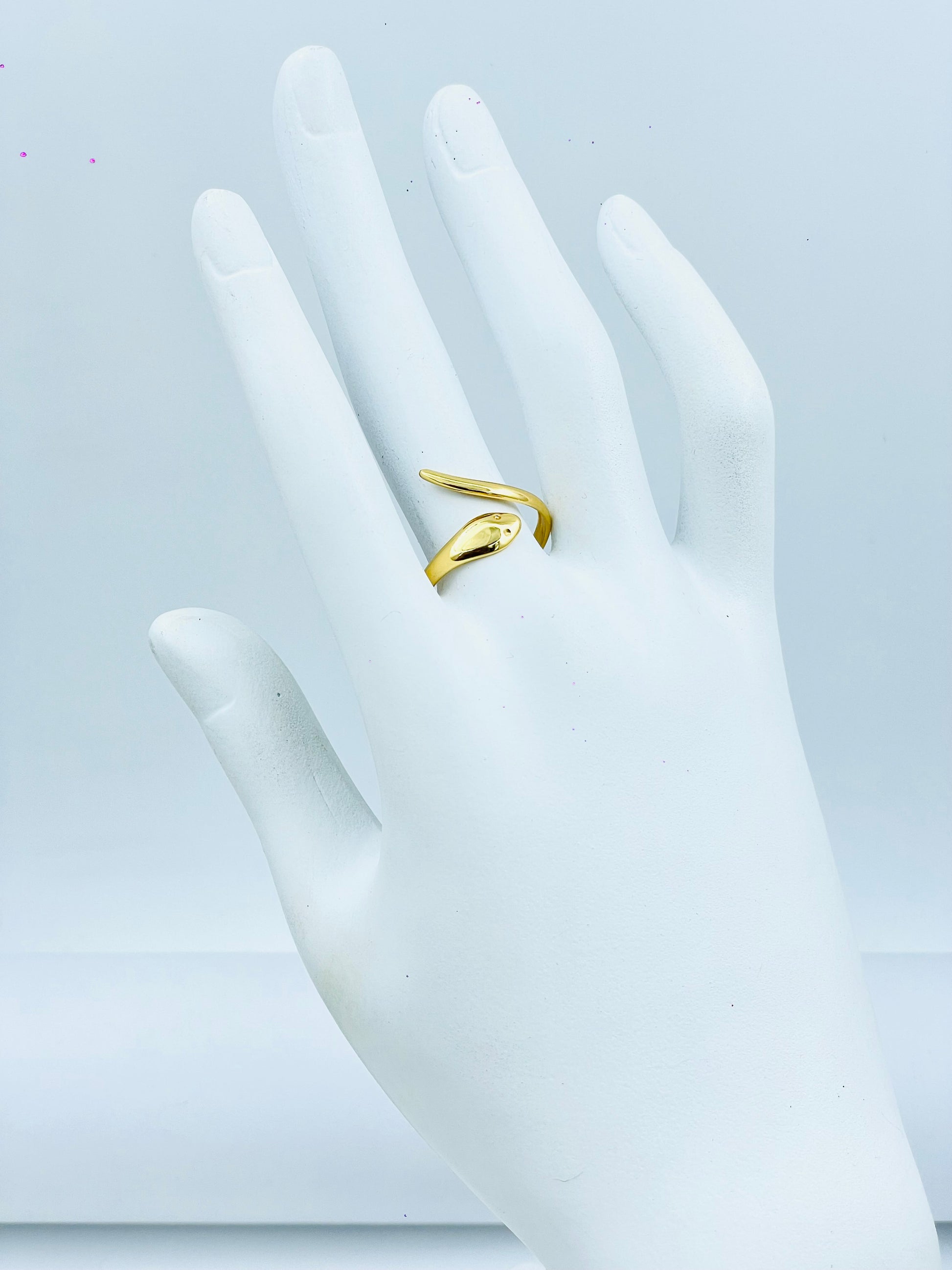 Elegant Gold Snake Ring  Stylish Jewelry