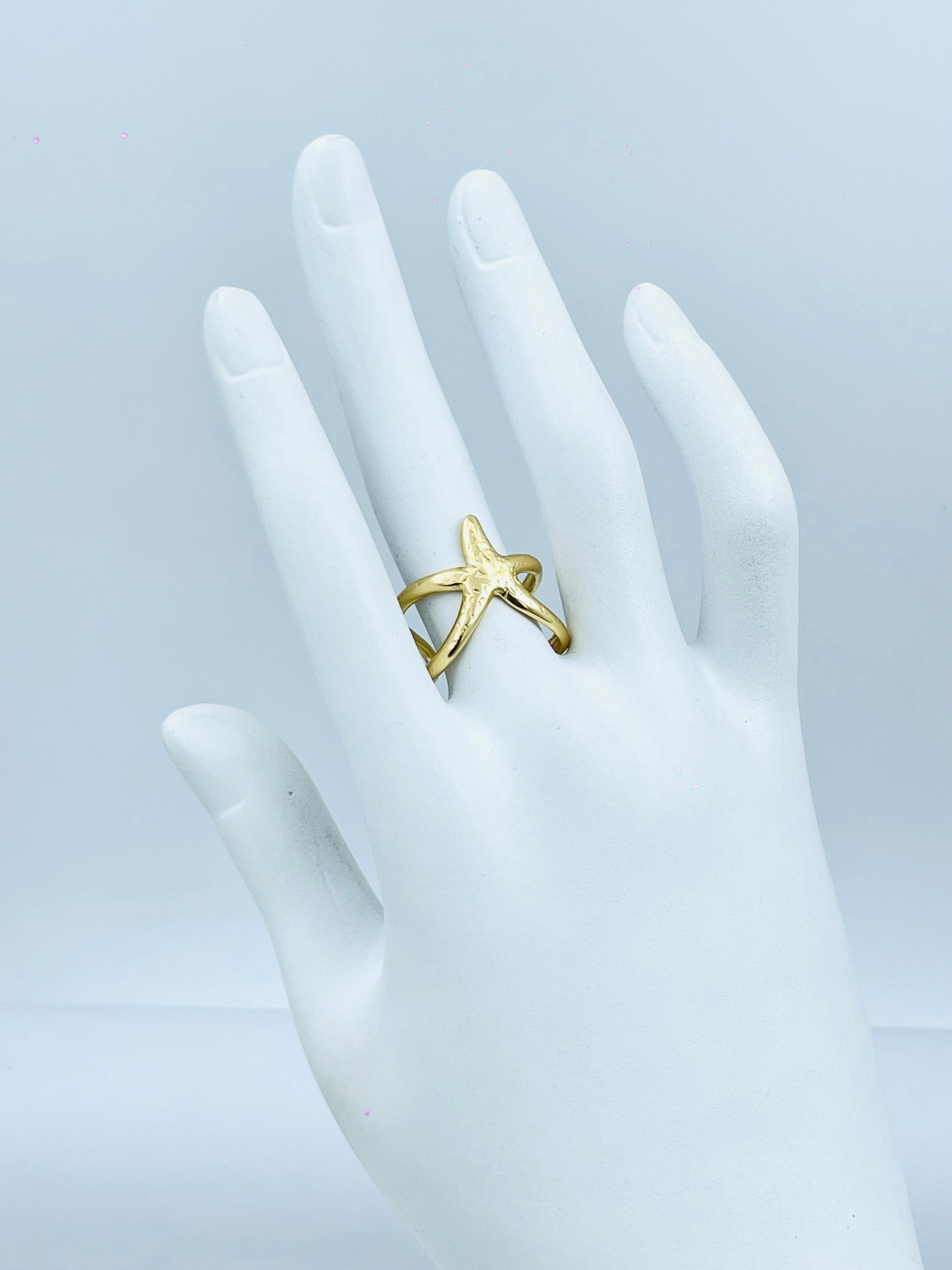 Elegant Gold Starfish Ring  Perfect Accessory for Any Occasion