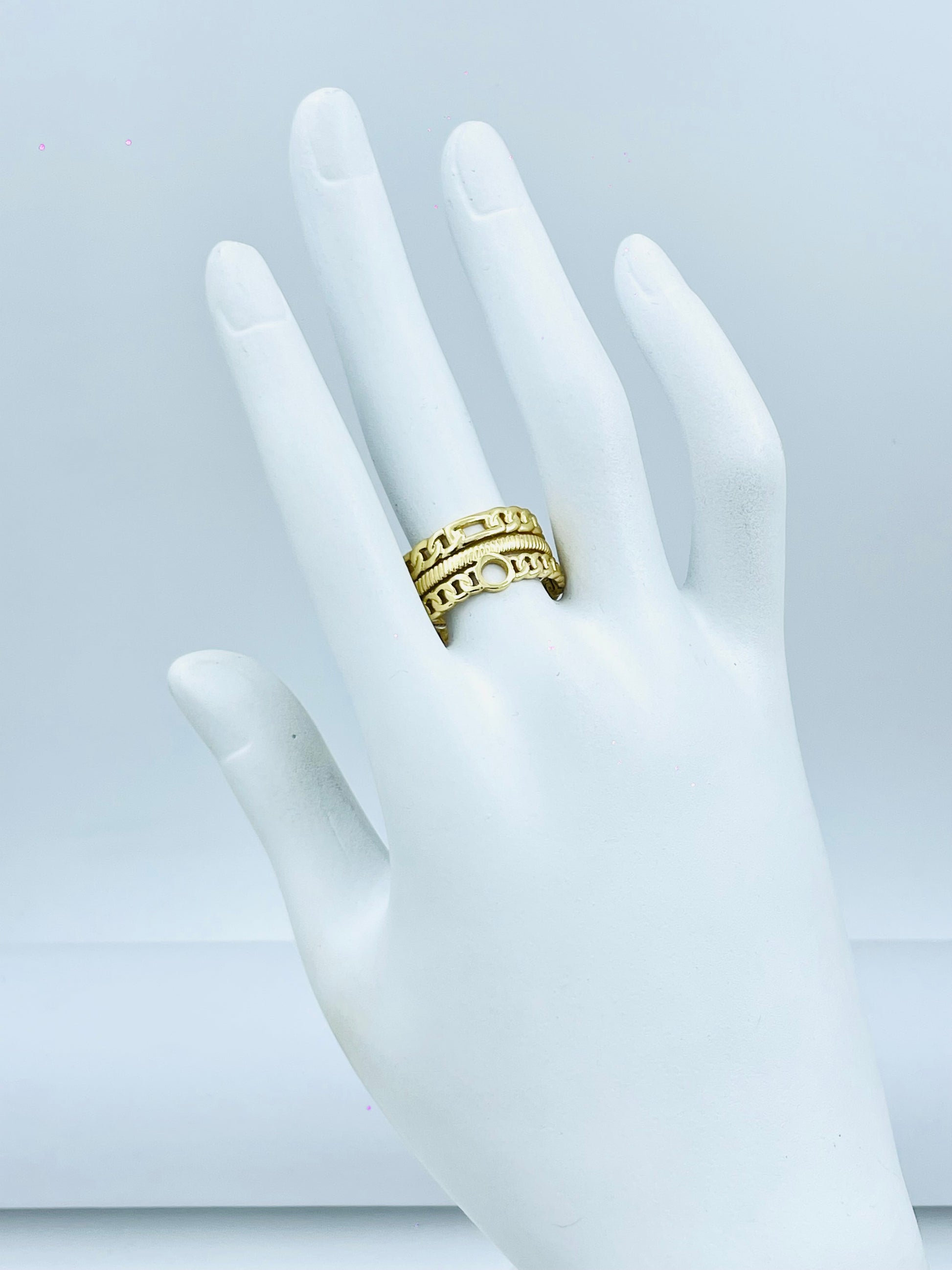 Elegant Gold Patterned Ring for Women