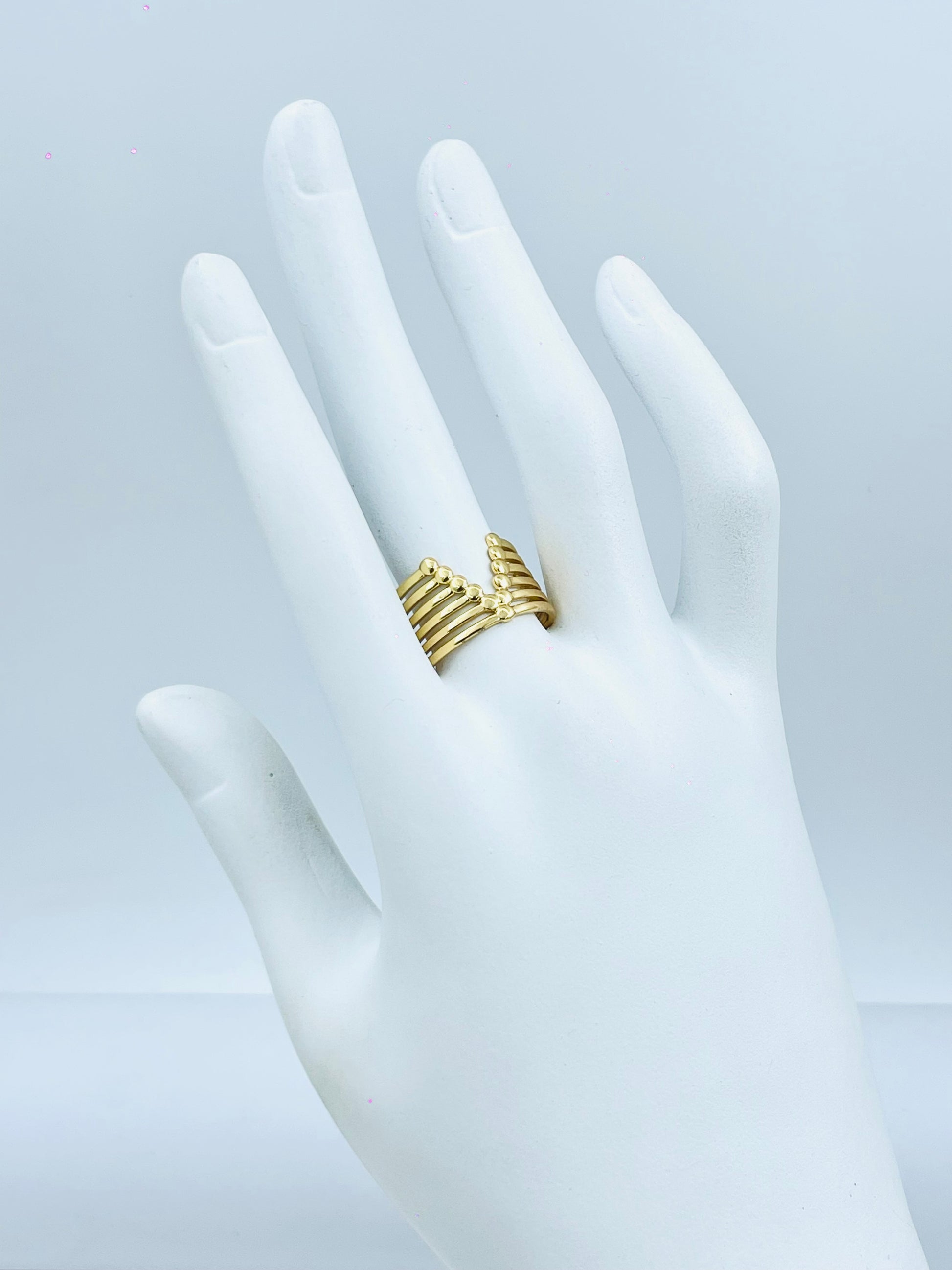 Elegant Gold Wave Design Ring
