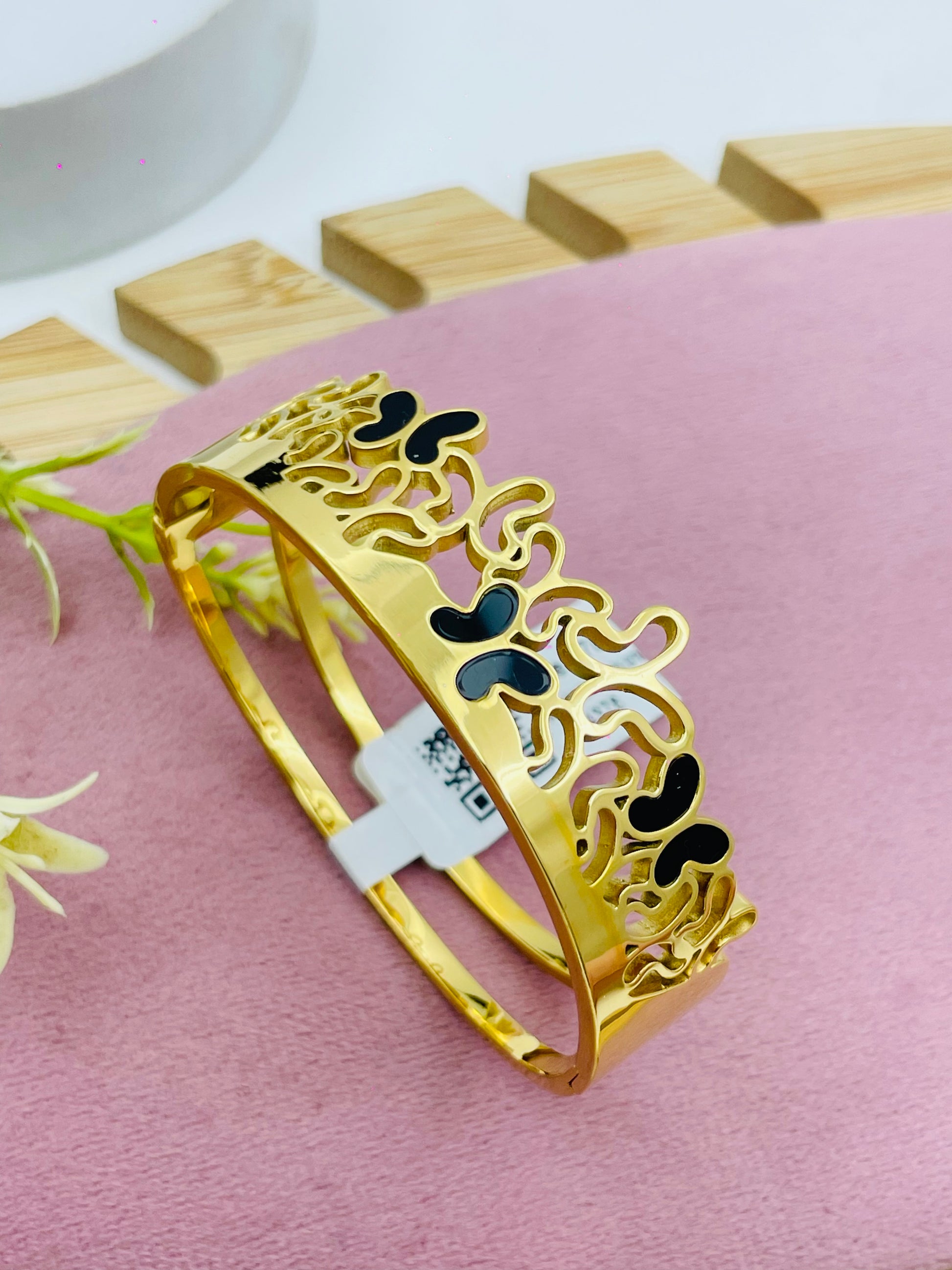 Elegant Gold and Black Enamel Bangle for Women
