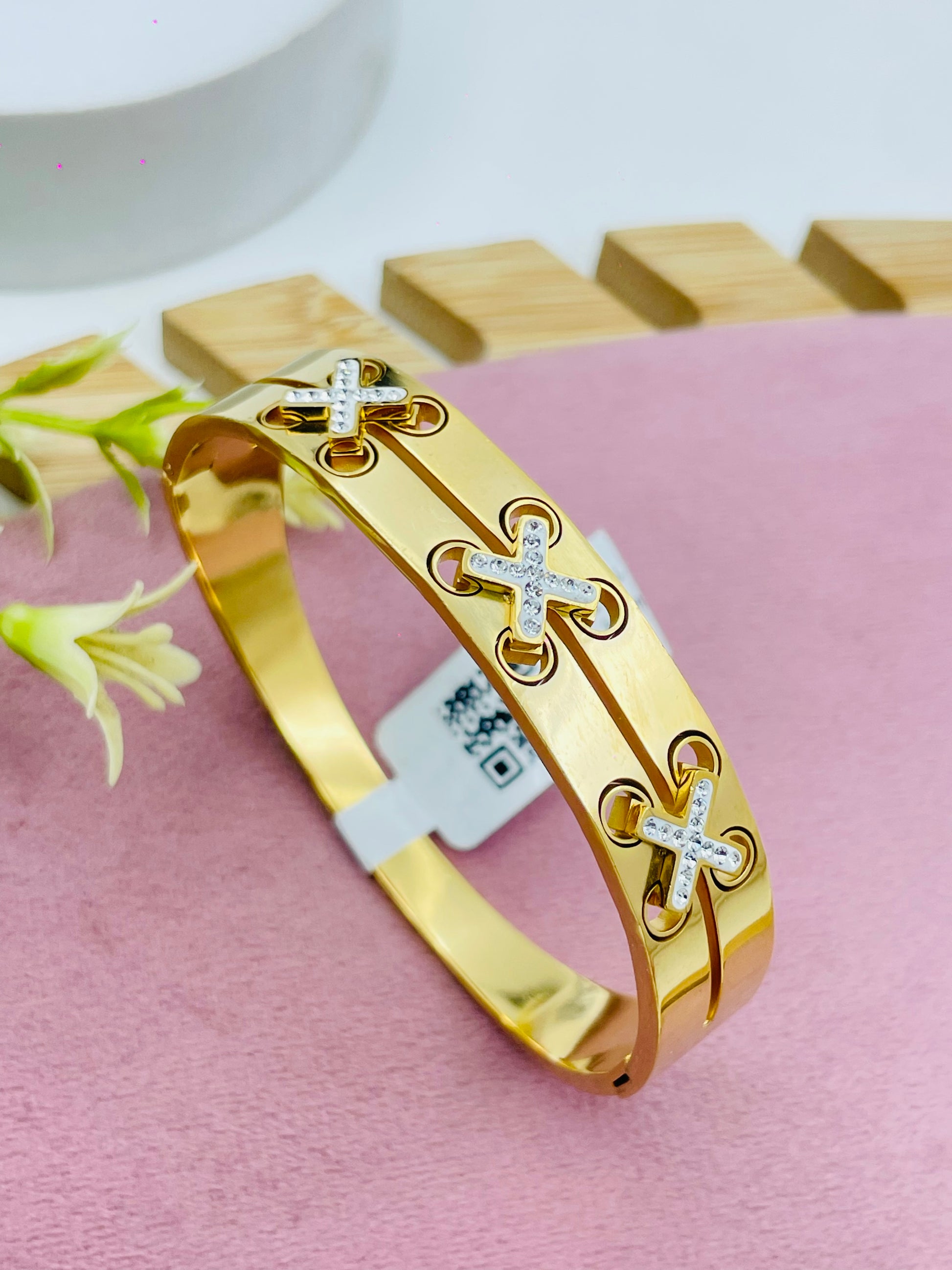 Elegant Gold Bracelet with Diamond Cross Accents