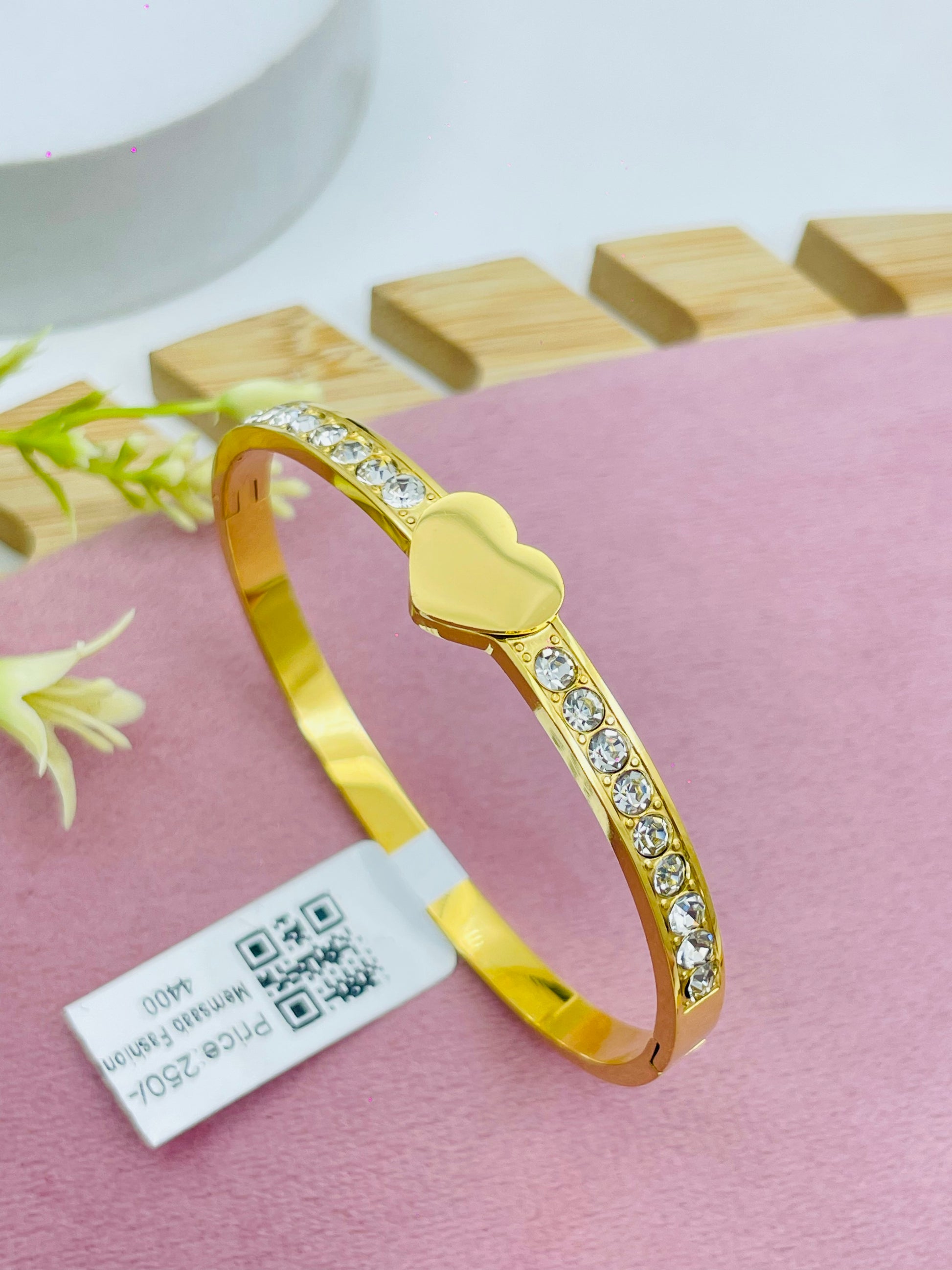 Elegant Gold Heart Bracelet with Sparkling Crystals