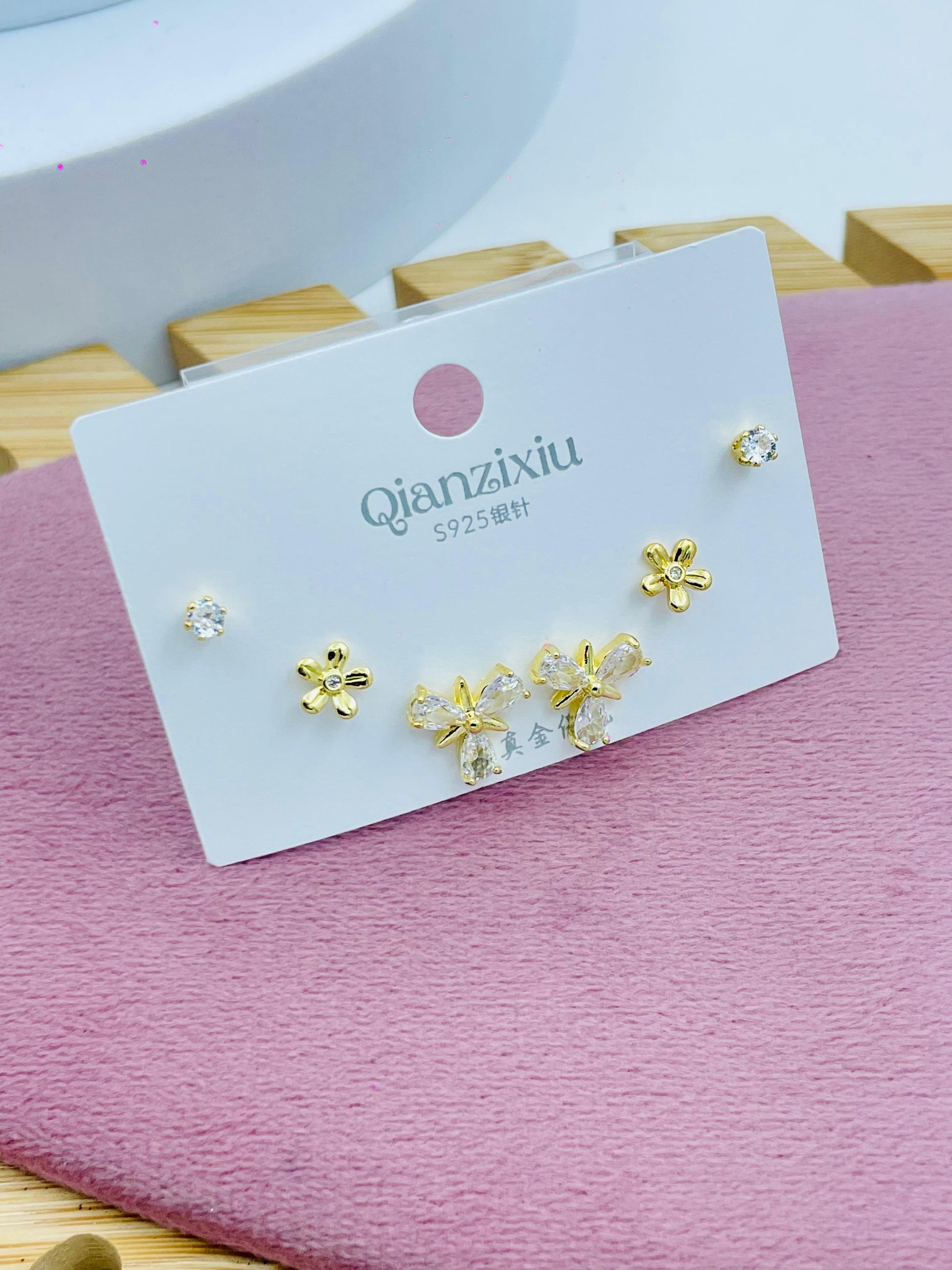 Elegant  Gold Flower Earrings Set