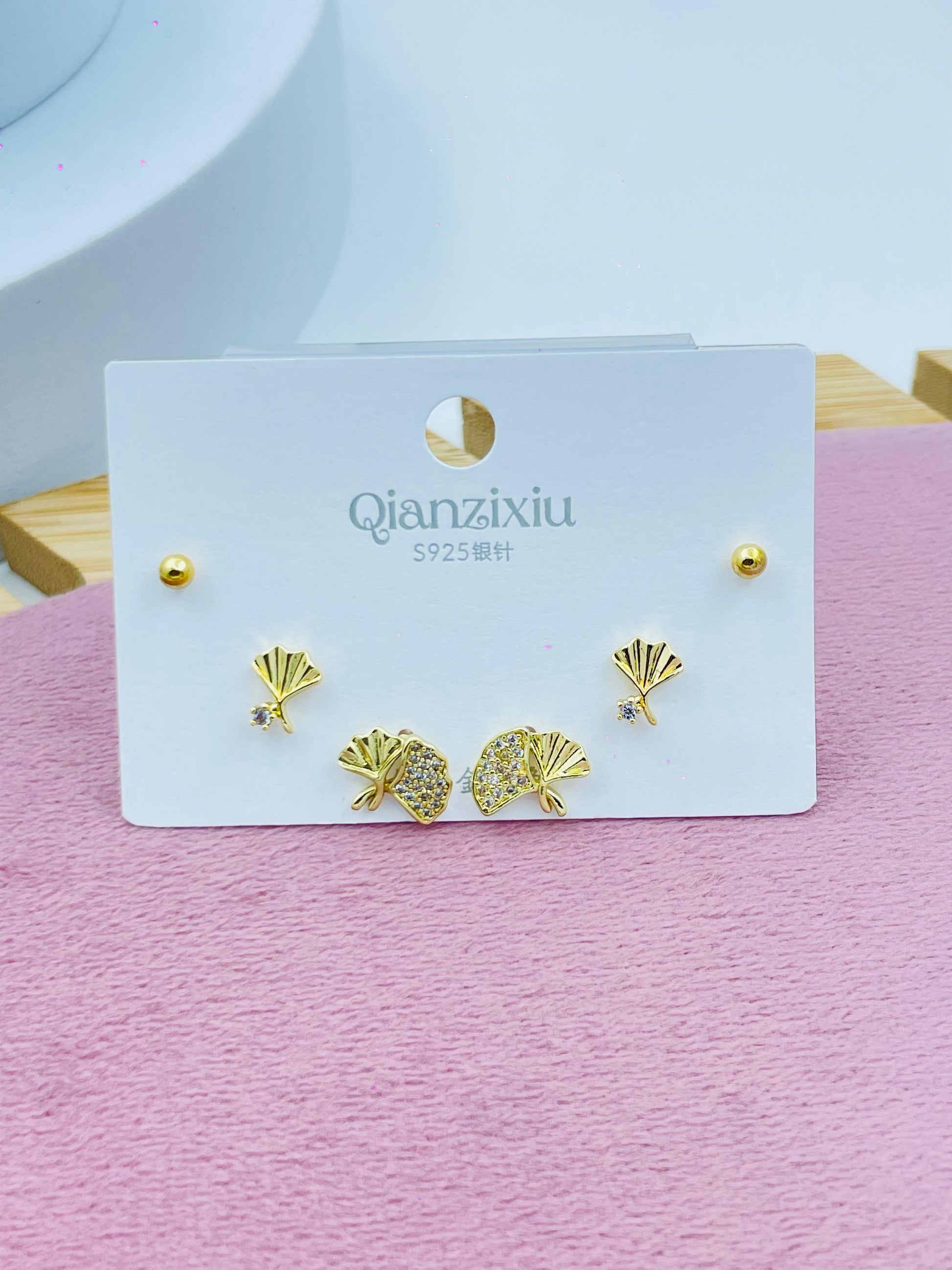 Elegant Gold Fan and Stud Earring Set