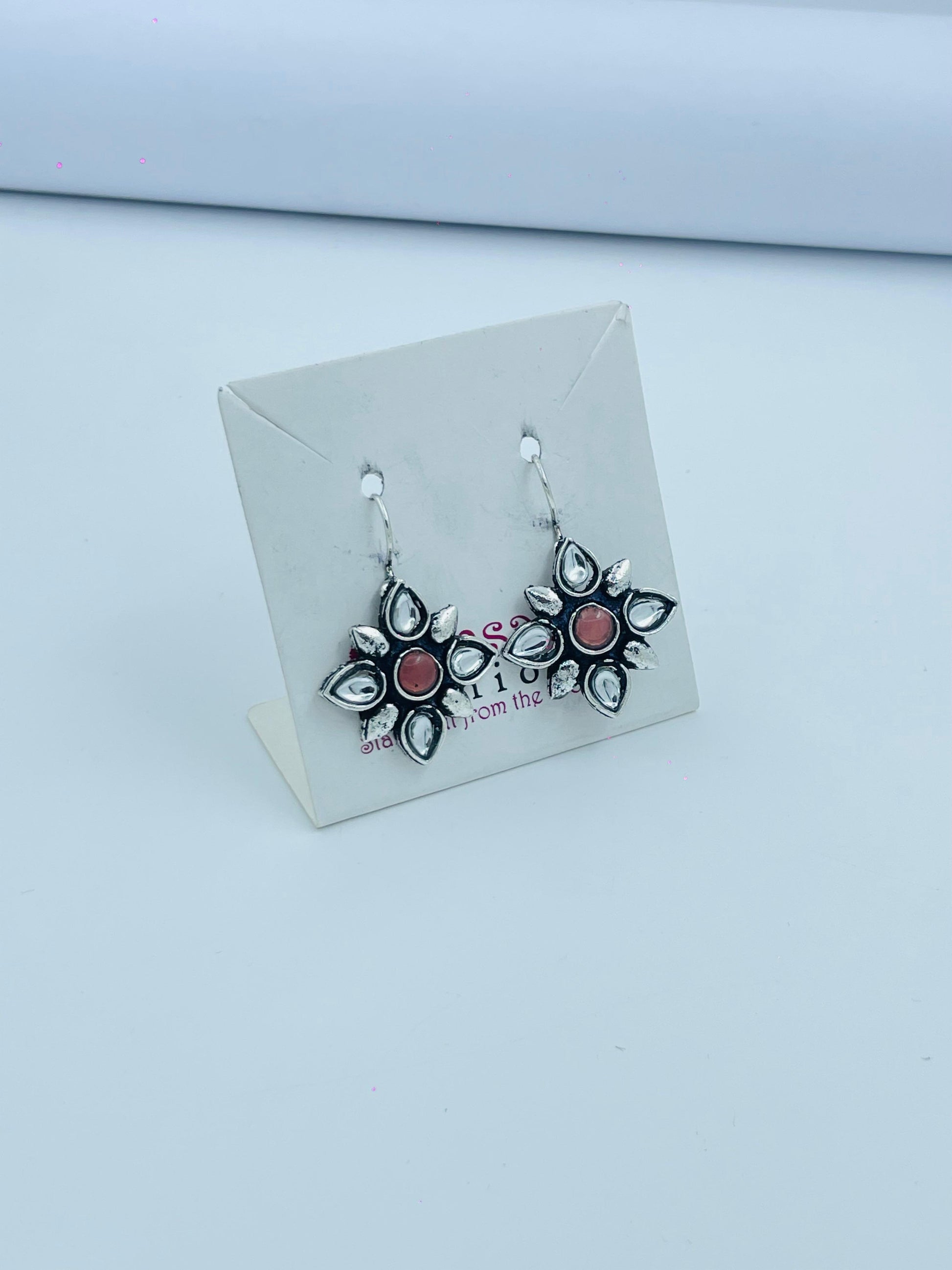 Elegant Flower Shaped Earrings with Pink Center - Stylish and Chic Jewelry