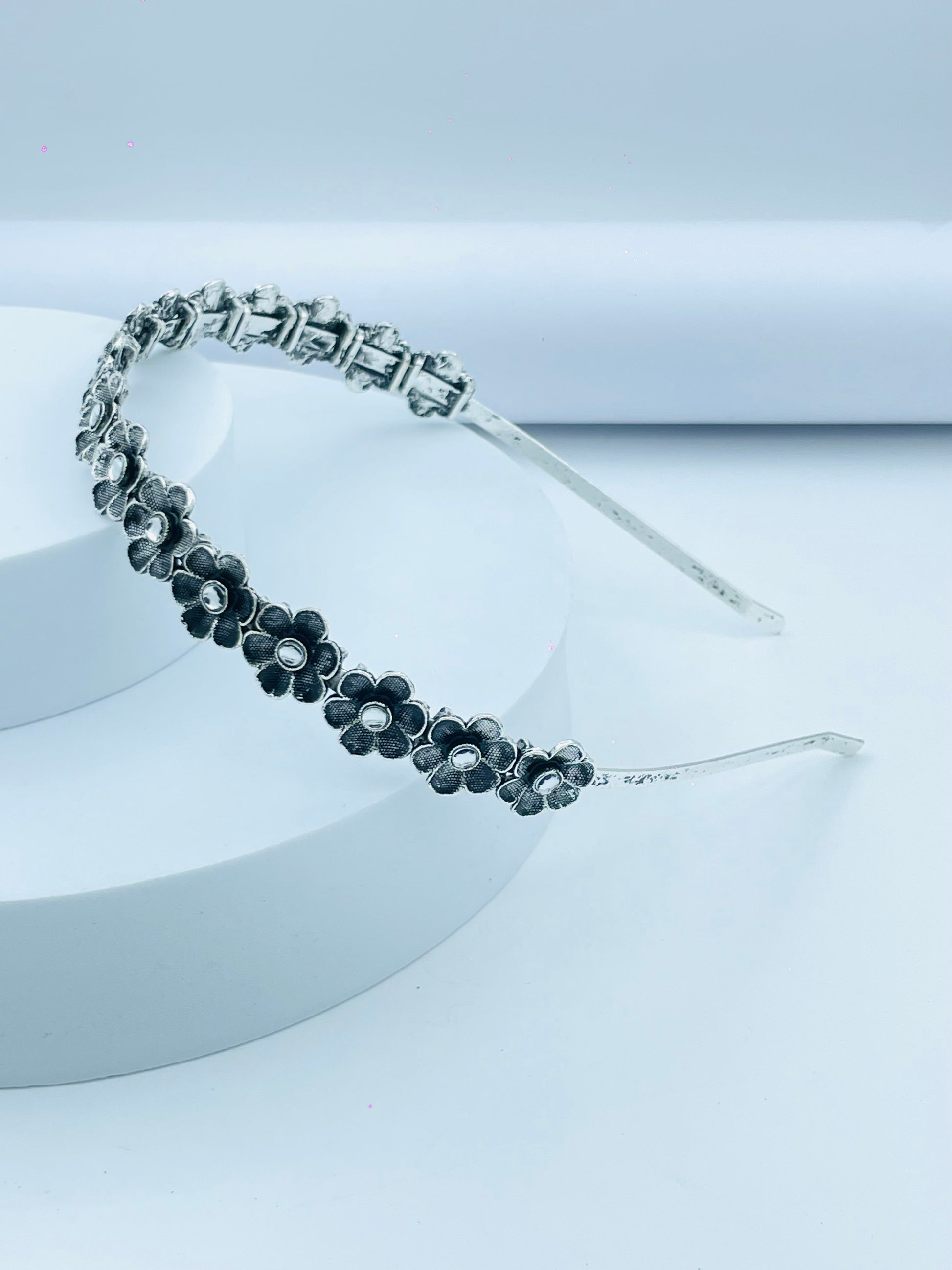 Elegant Floral Silver Headband for Stylish Occasions