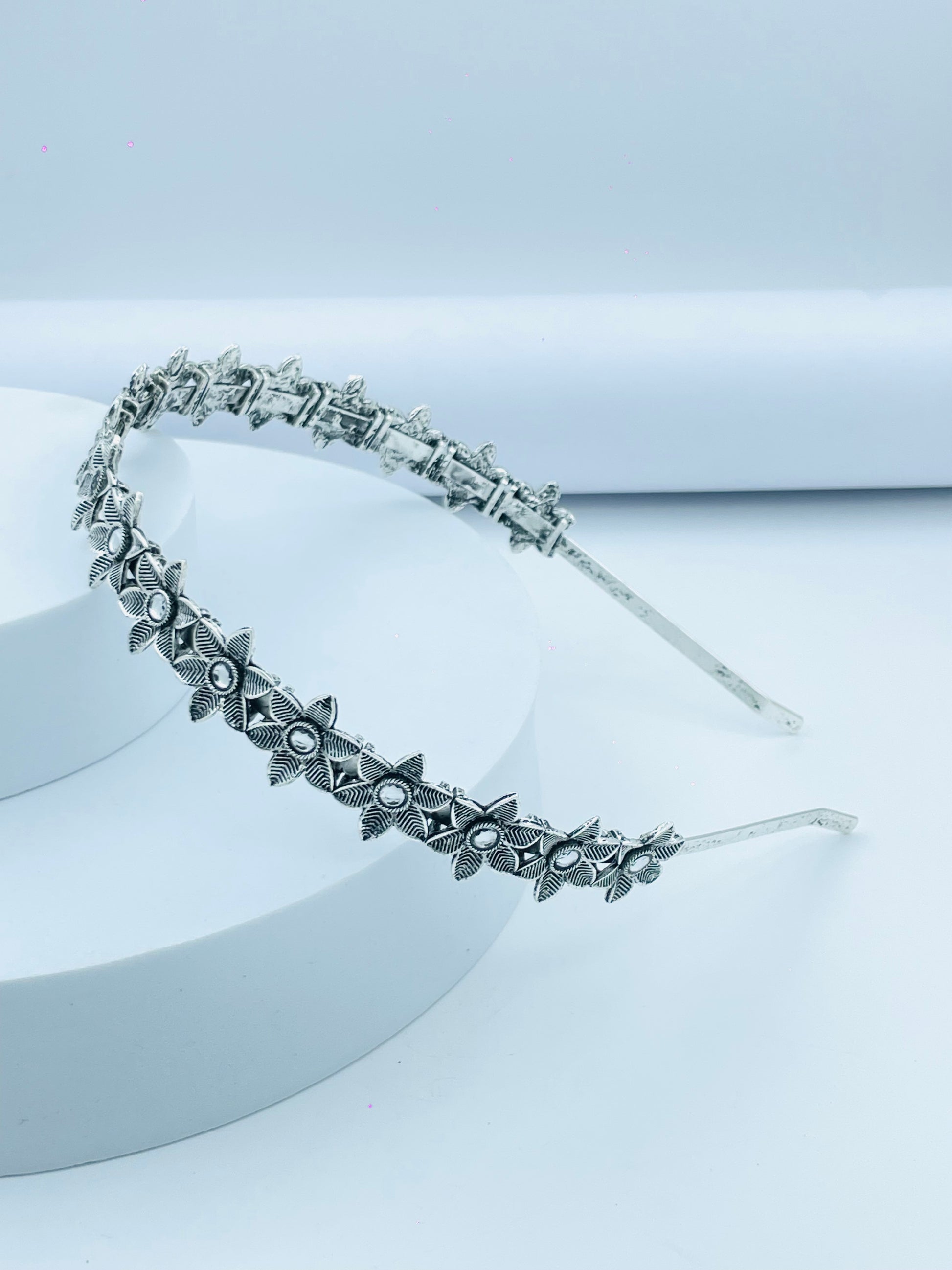Elegant Silver Floral Headband for Stylish Occasions
