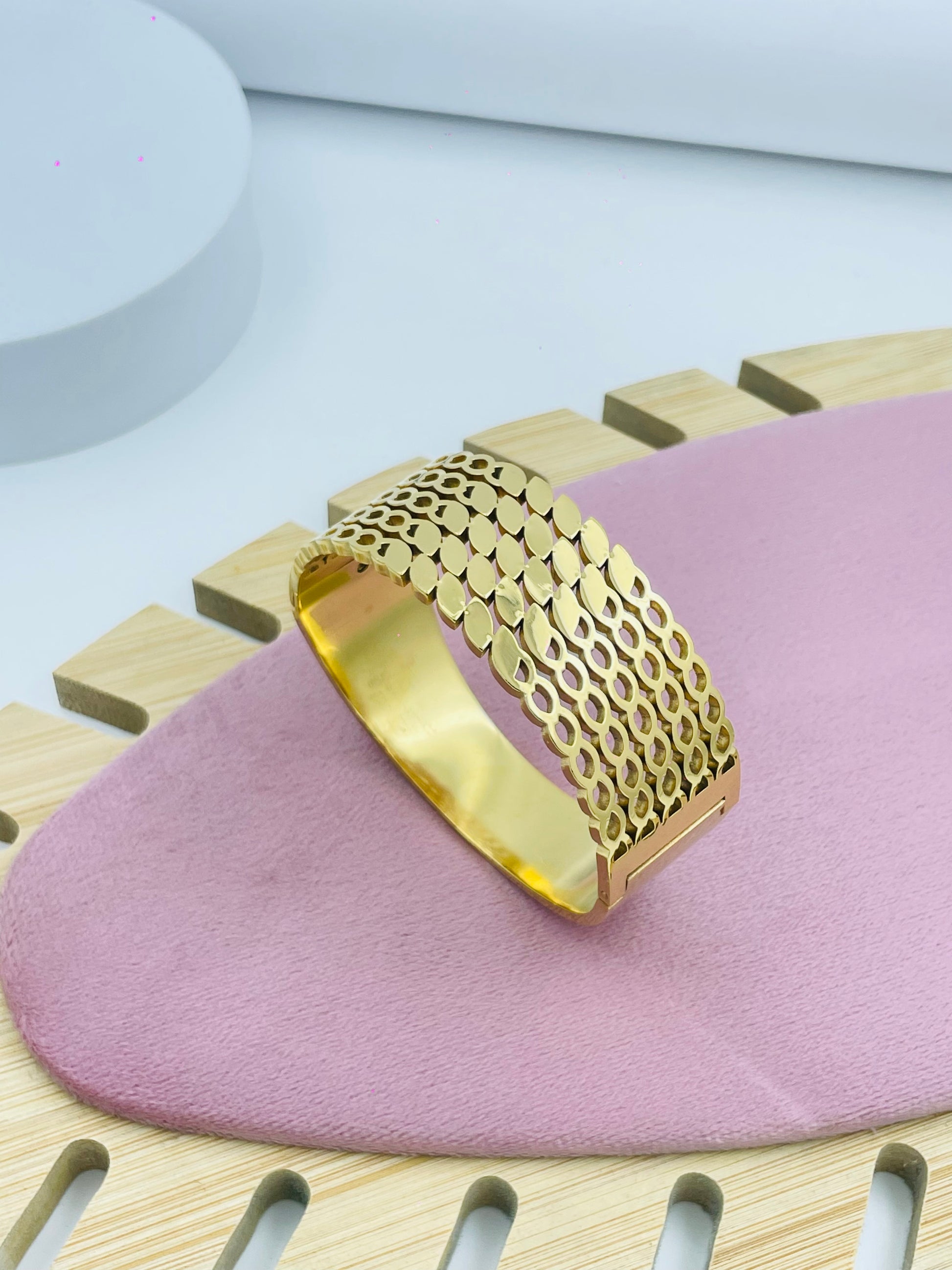 Stylish Gold Geometric Pattern Ring