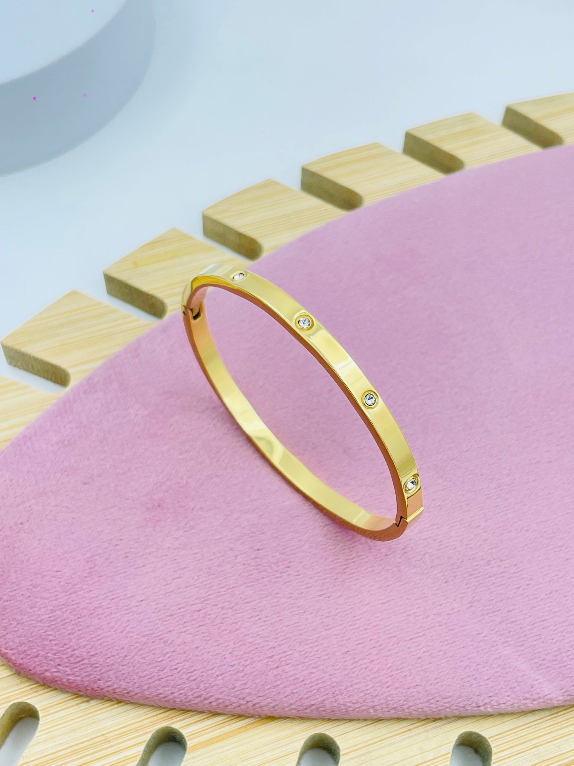 Elegant Gold Bangle with Circular Stud Design