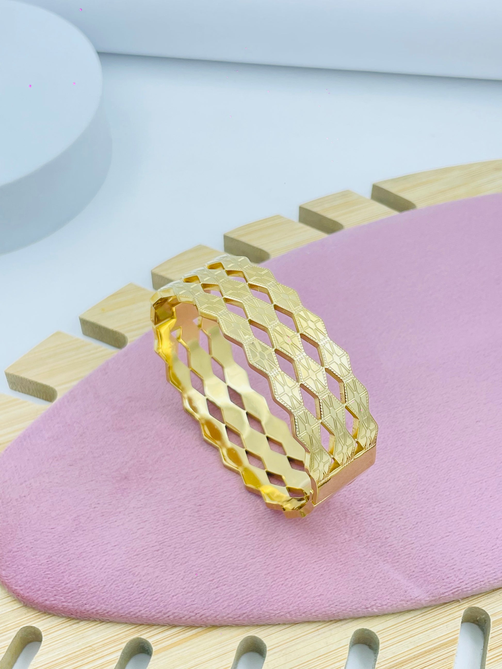 Elegant Geometric Gold Bangle