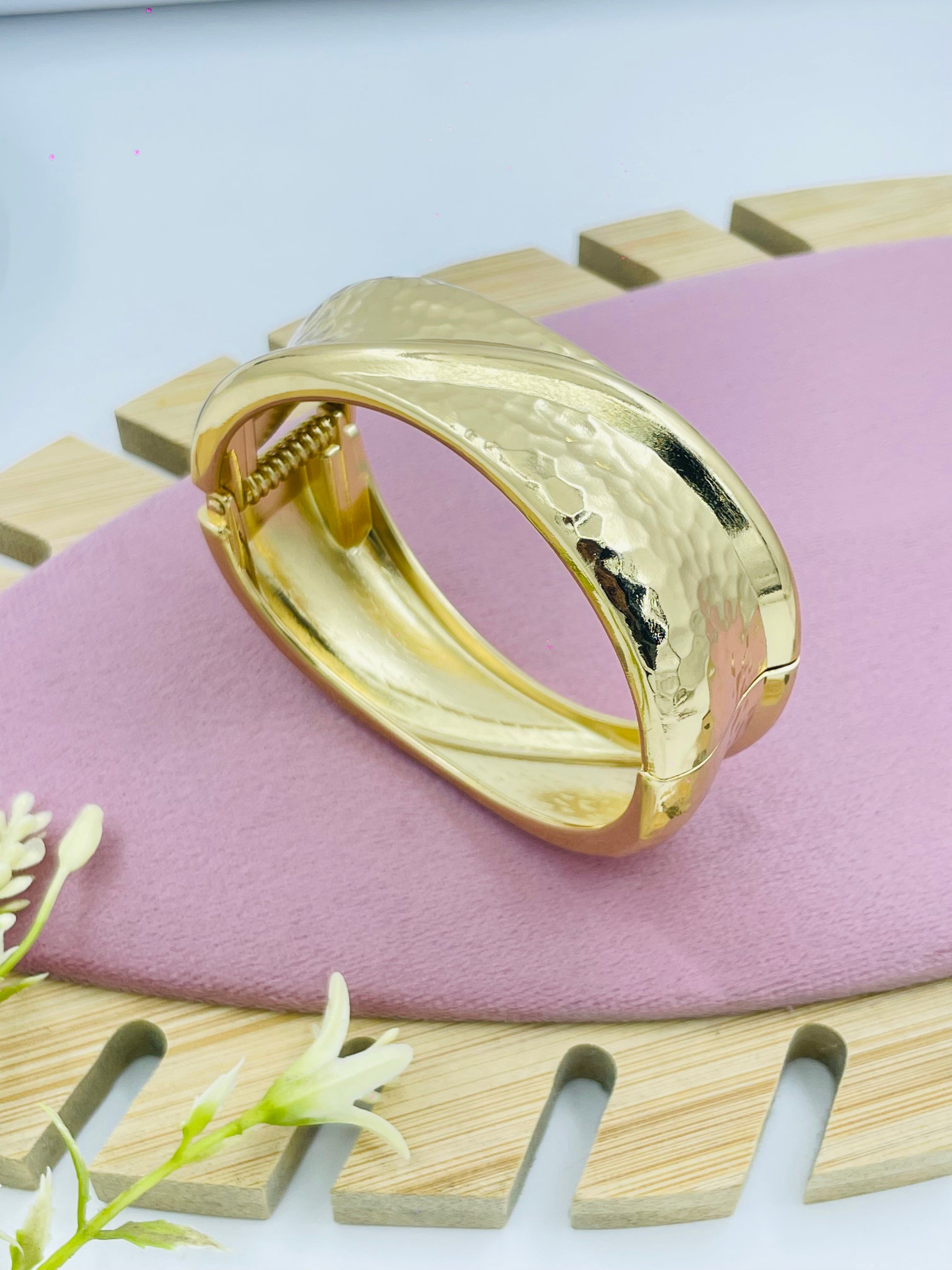 Elegant Hammered Gold Bangle Bracelet