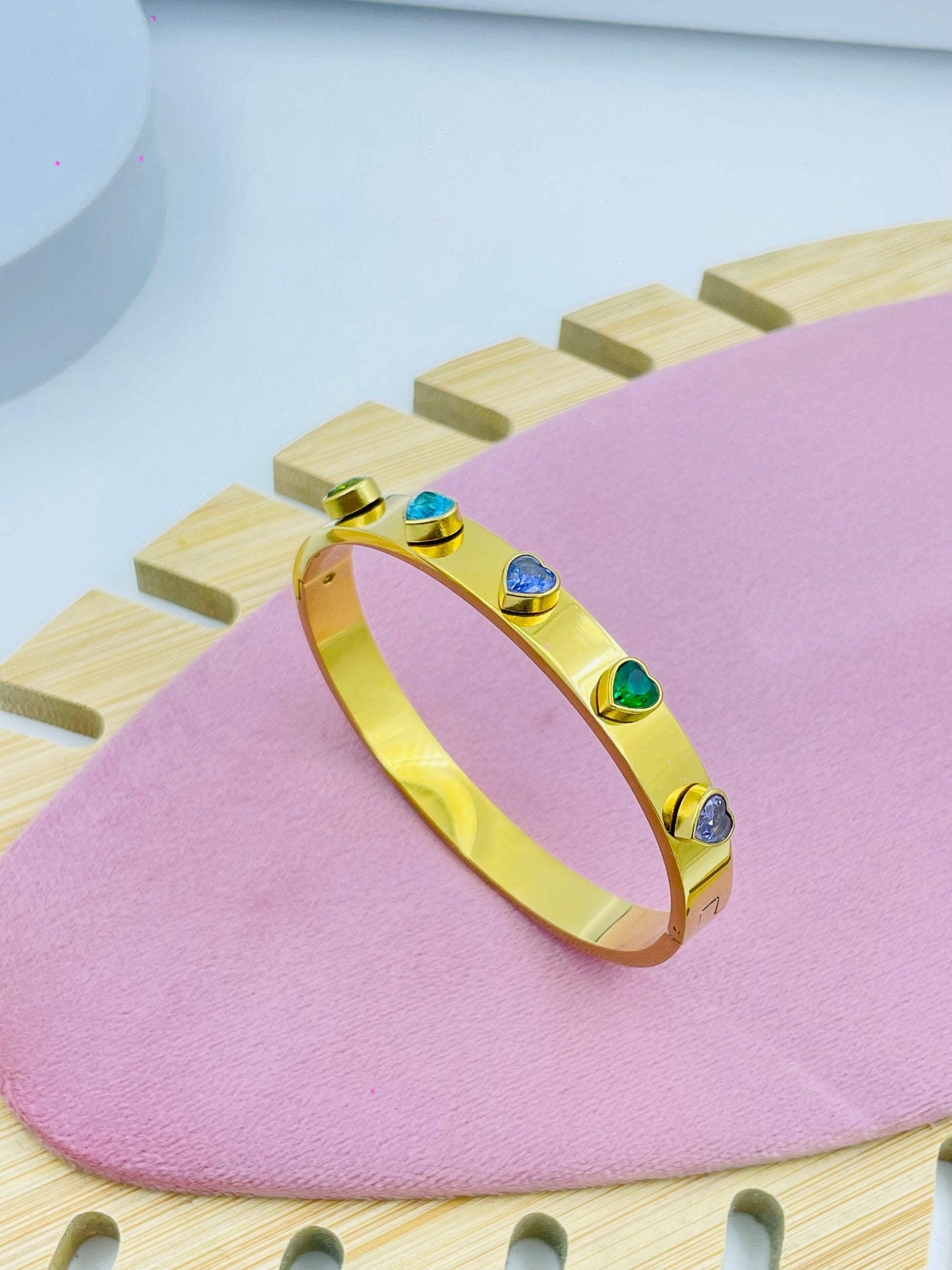Elegant Gold Plated Bracelet with Heart Gemstones