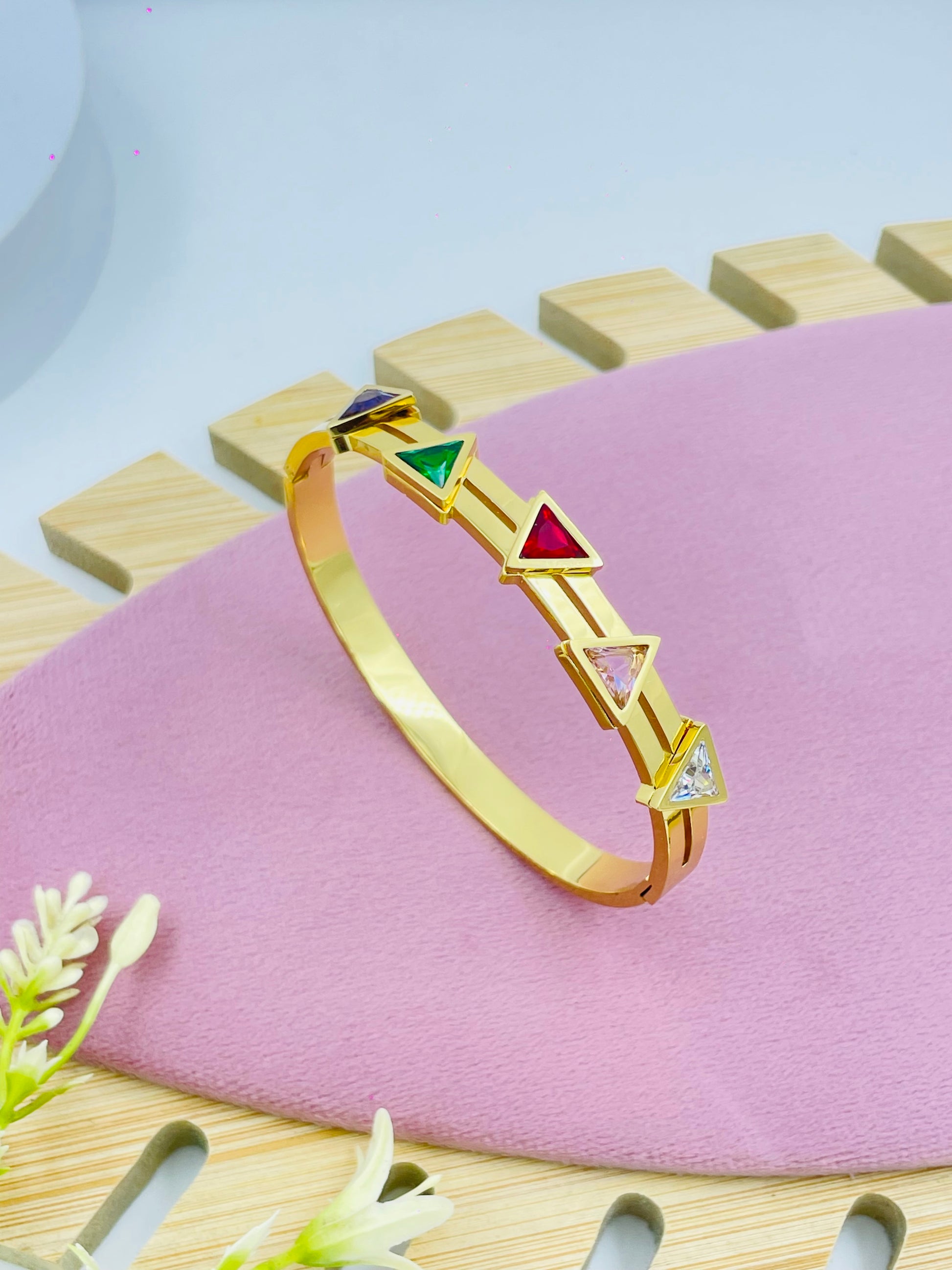 Elegant Gold Bracelet with Multicolored Gemstones