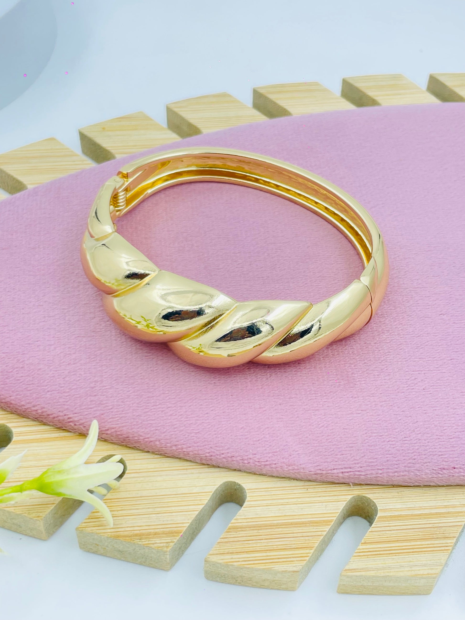 Stylish Gold Plated Bangle for Women