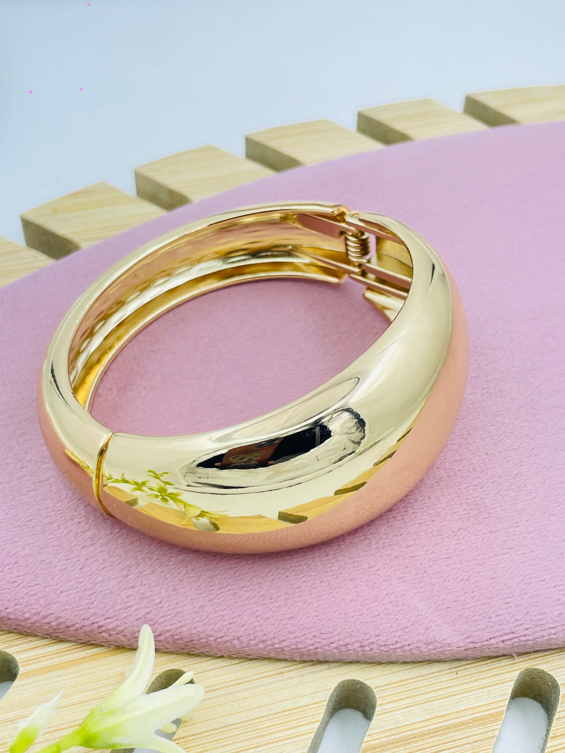 Elegant Gold Bangle Bracelet for Women