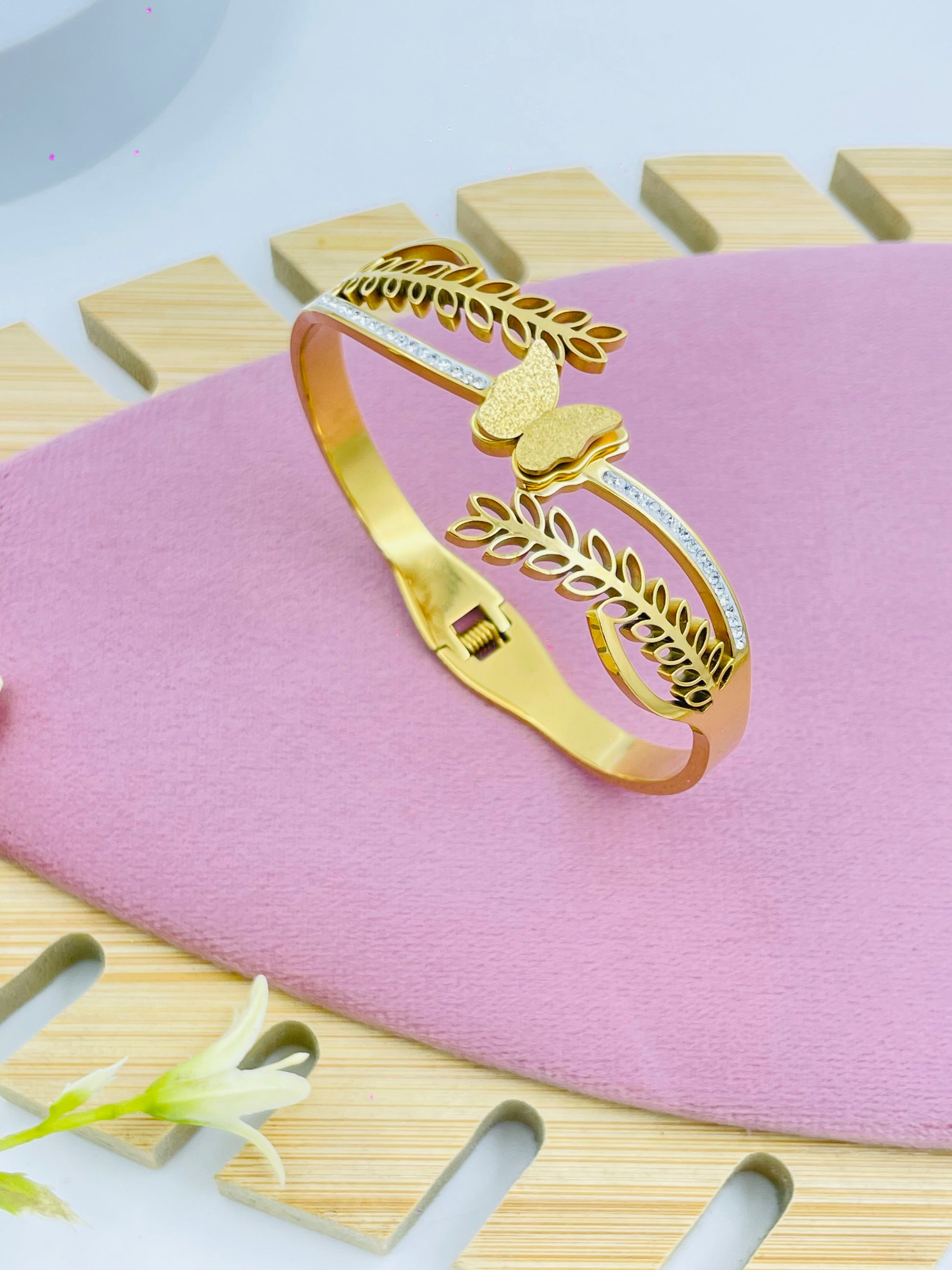 Elegant Gold Leaf Design Bracelet with Butterfly Accent