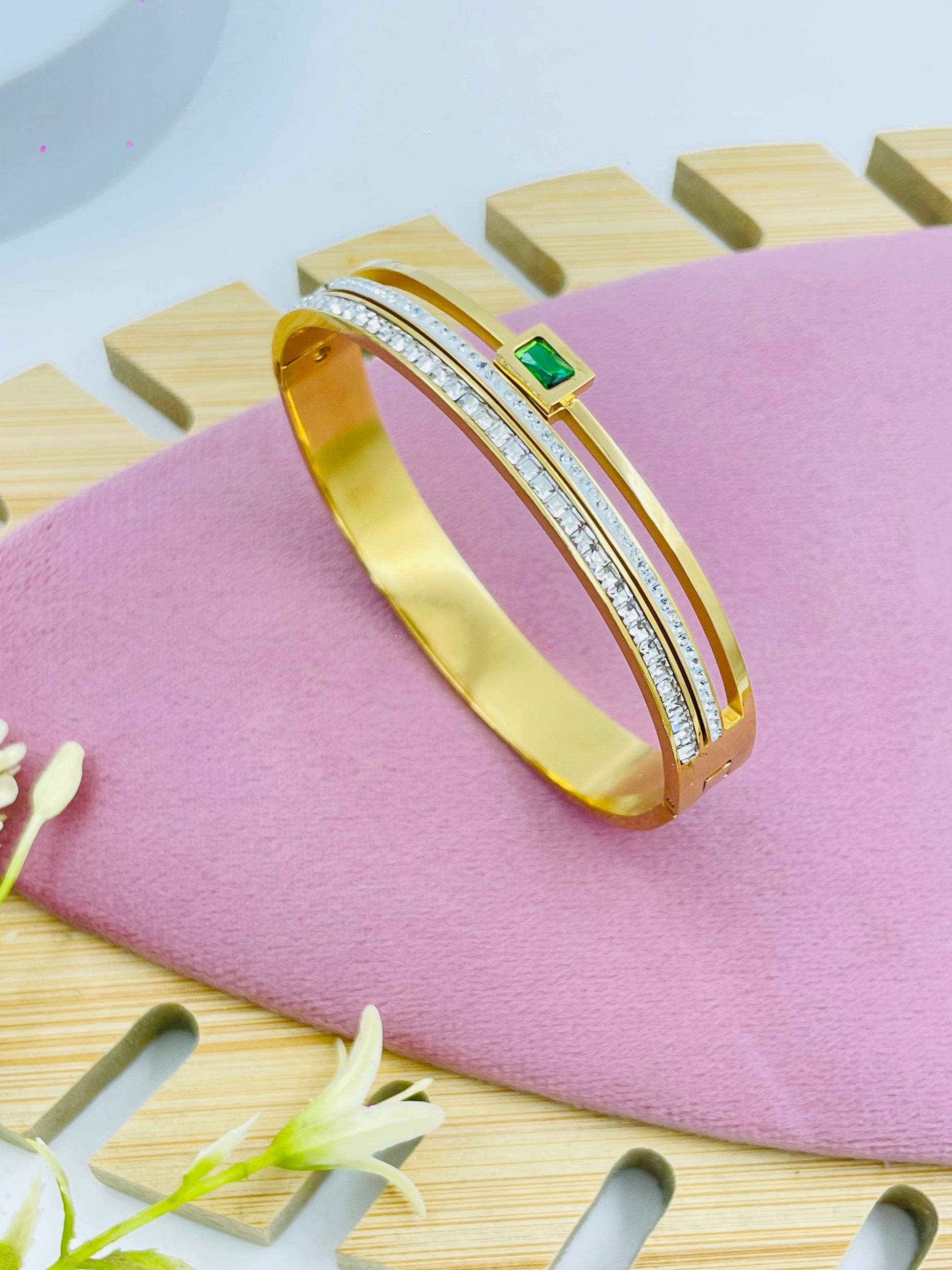 Elegant Emerald and Diamond Gold Bangle