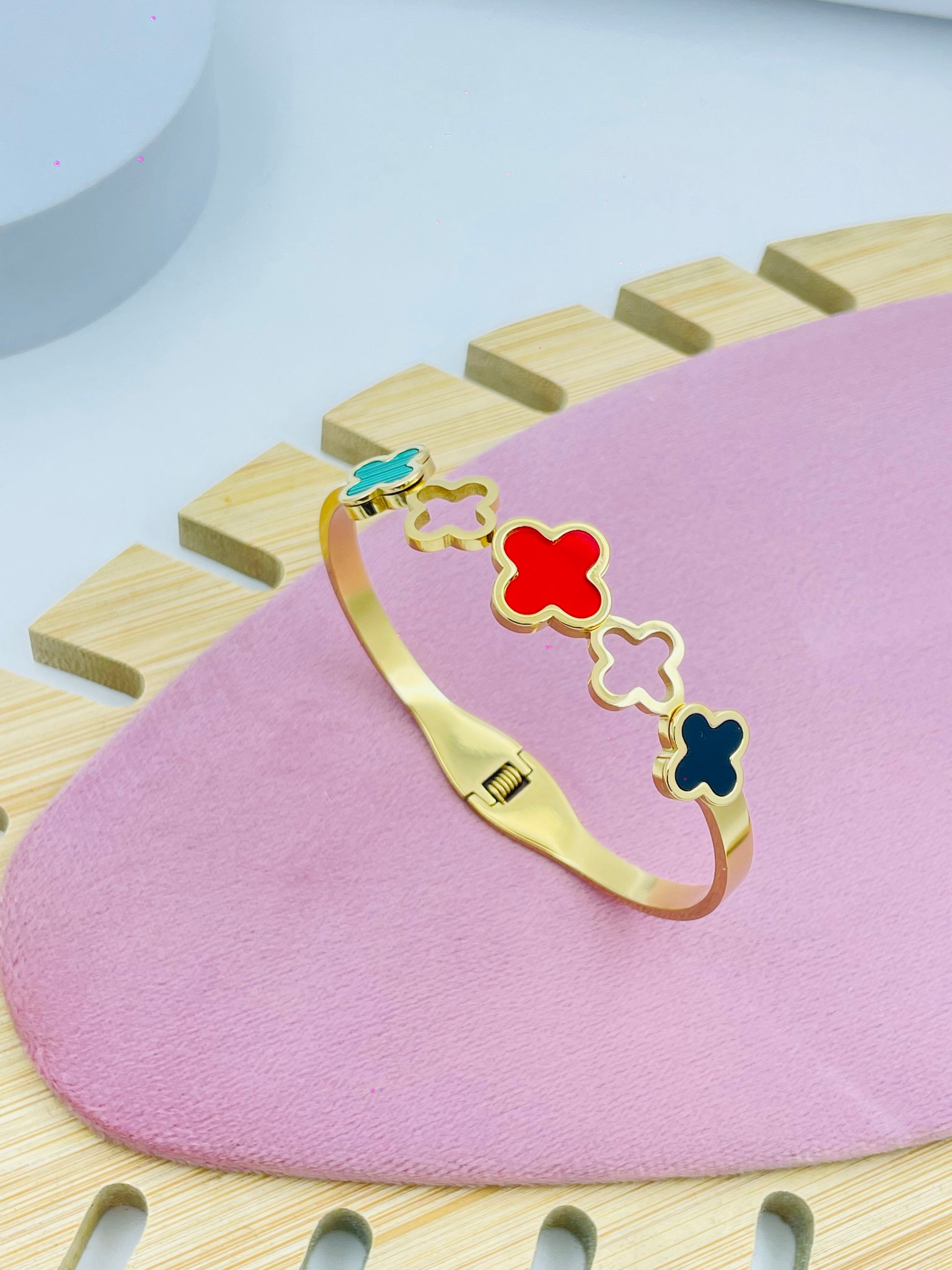 Elegant Gold Plated Clover Bracelet – Multicolor Enamel Design
